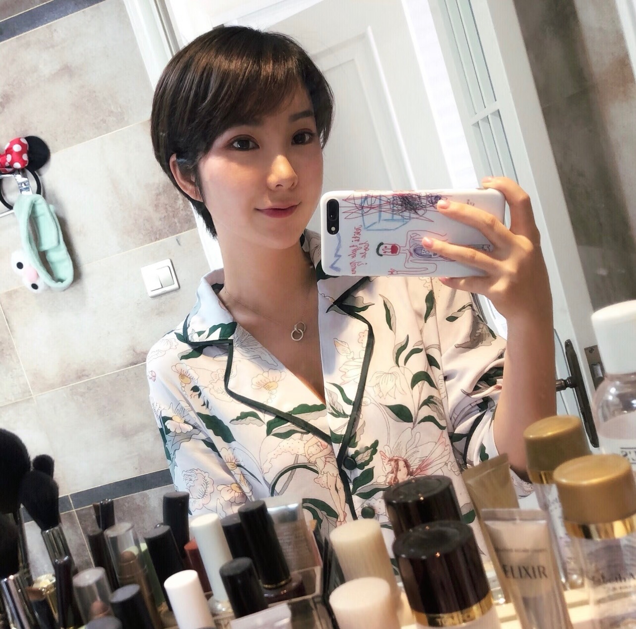 【Tiffany*帝芙尼最新款🆕🆕金色双环项链】一致官网黄铜材质，非常的上镜‼️设计很特别值得入手。高级