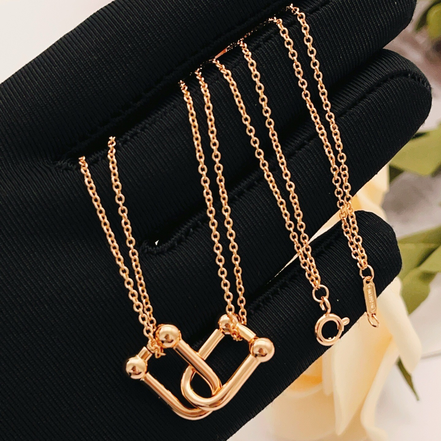 【Tiffany*帝芙尼最新款🆕🆕玫瑰金双链光面马蹄项链】一致官网黄铜材质，非常的上镜‼️设计很特别值得
