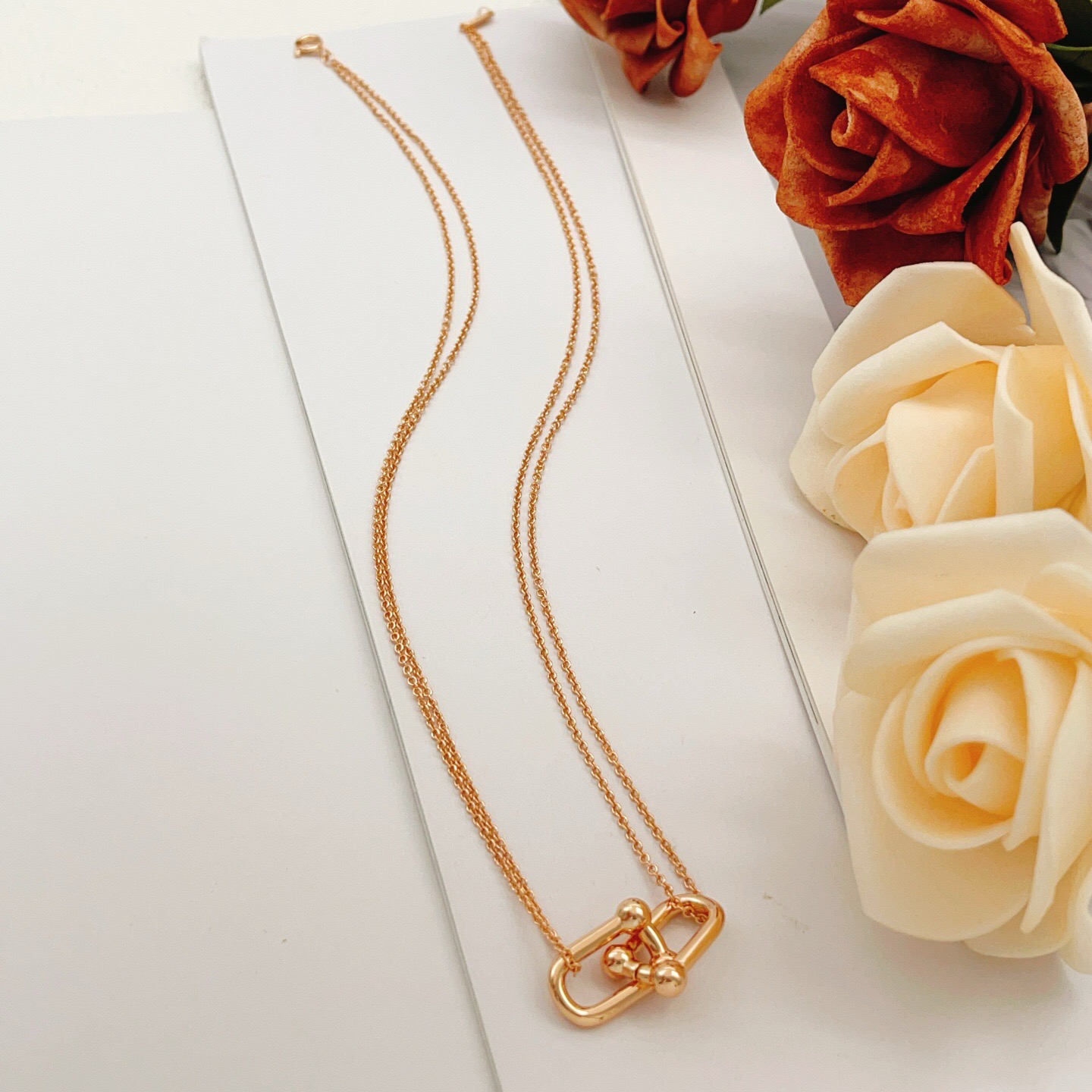 【Tiffany*帝芙尼最新款🆕🆕玫瑰金双链光面马蹄项链】一致官网黄铜材质，非常的上镜‼️设计很特别值得