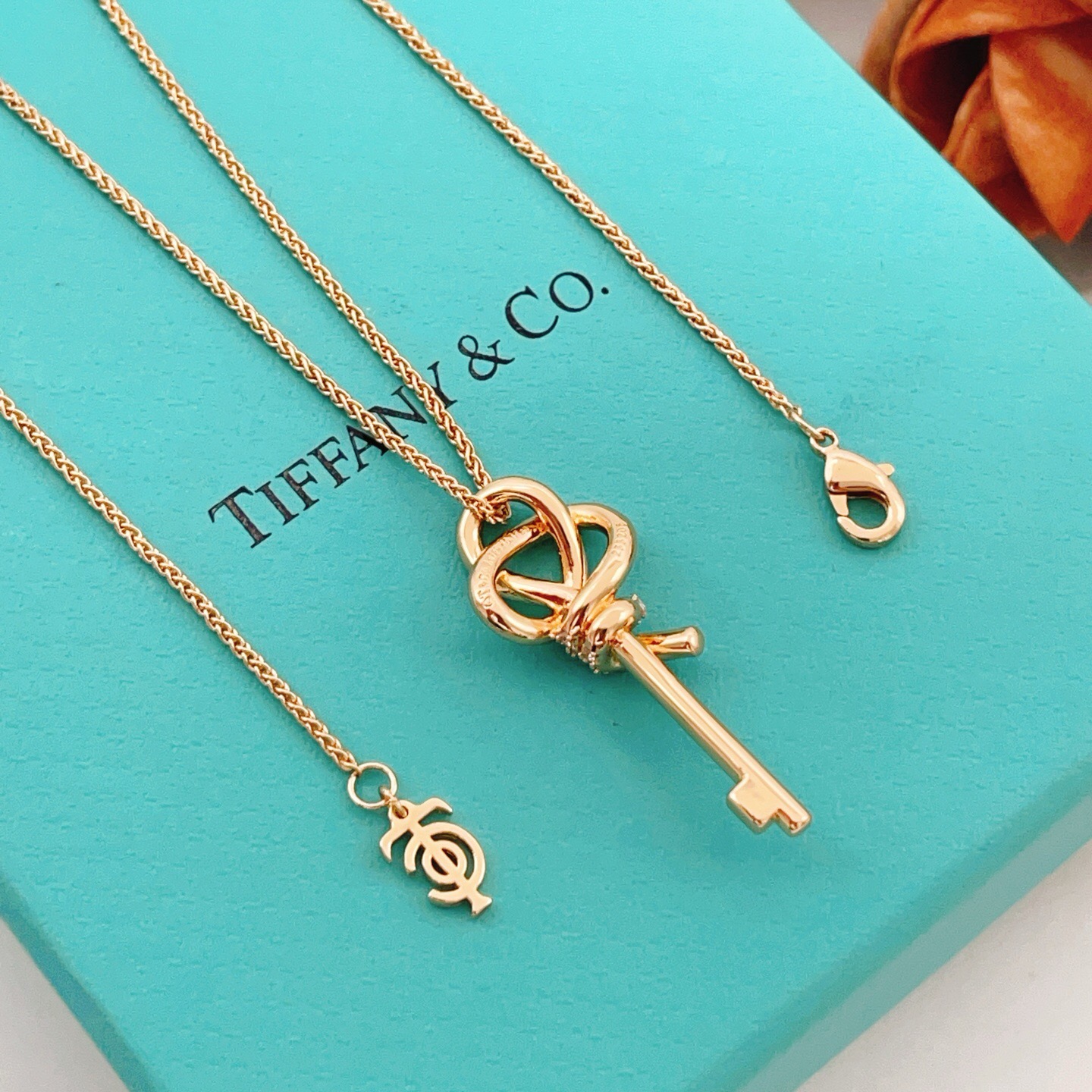 【Tiffany*帝芙尼最新款🆕🆕玫瑰金镶钻锁匙项链】一致官网黄铜材质，非常的上镜‼️设计很特别值得入手