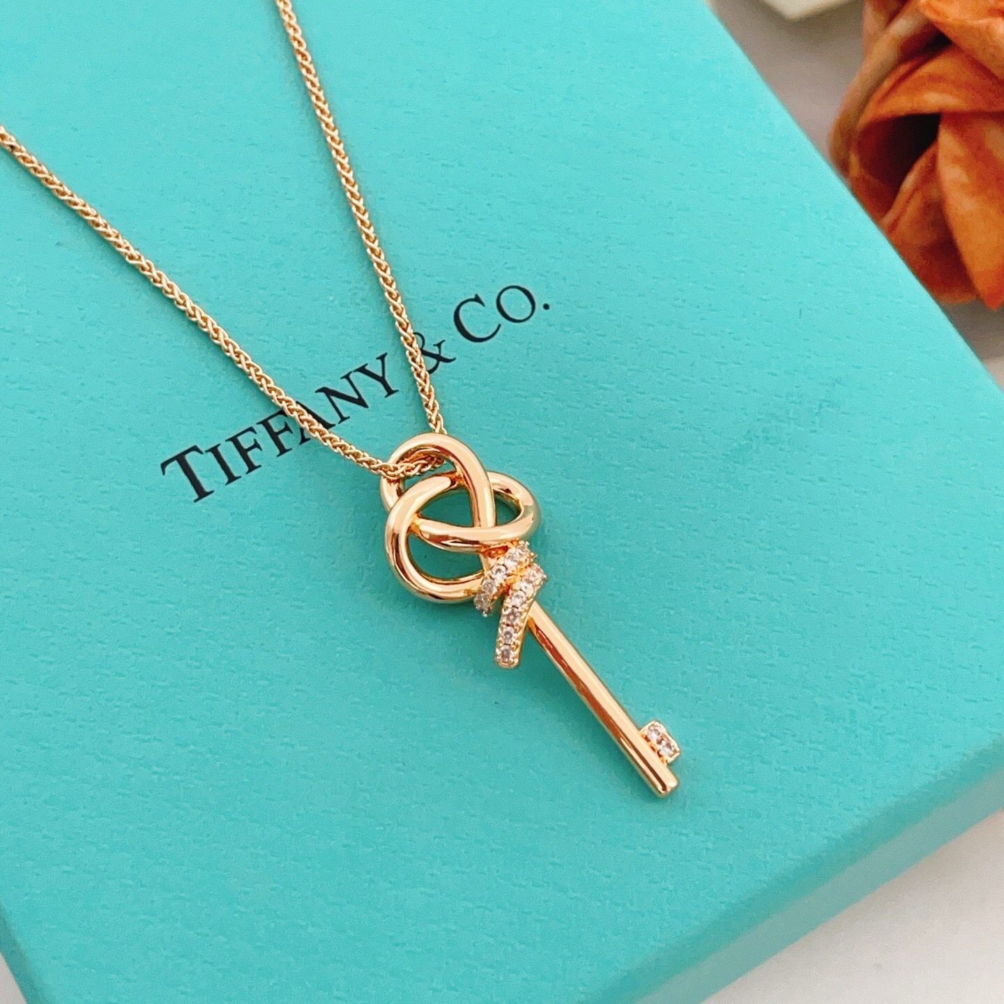 【Tiffany*帝芙尼最新款🆕🆕玫瑰金镶钻锁匙项链】一致官网黄铜材质，非常的上镜‼️设计很特别值得入手