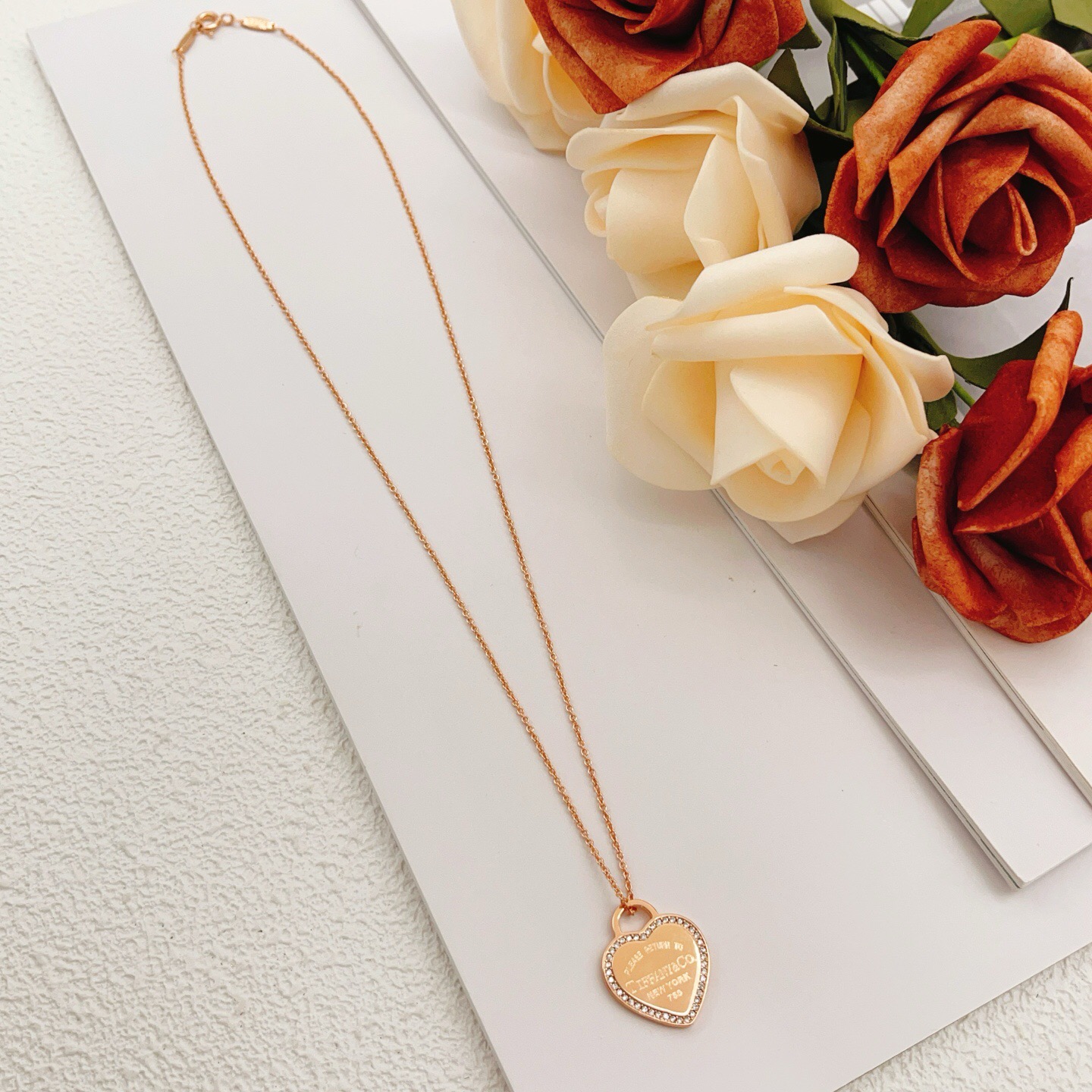 【Tiffany*帝芙尼最新款🆕🆕玫瑰金镶钻爱心项链】一致官网黄铜材质，非常的上镜‼️设计很特别值得入手