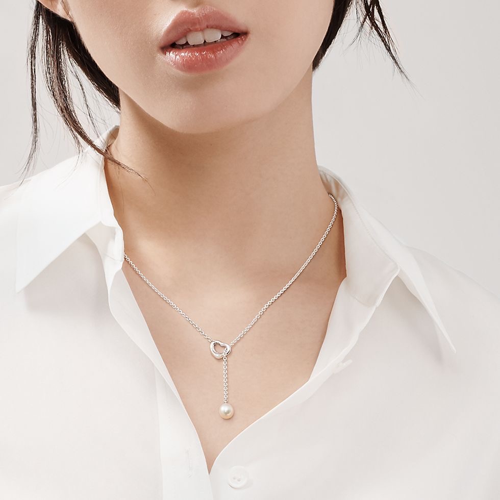 【Tiffany*帝芙尼最新款🆕🆕玫瑰金珍珠爱心套索项链】一致官网黄铜材质，非常的上镜‼️设计很特别值得