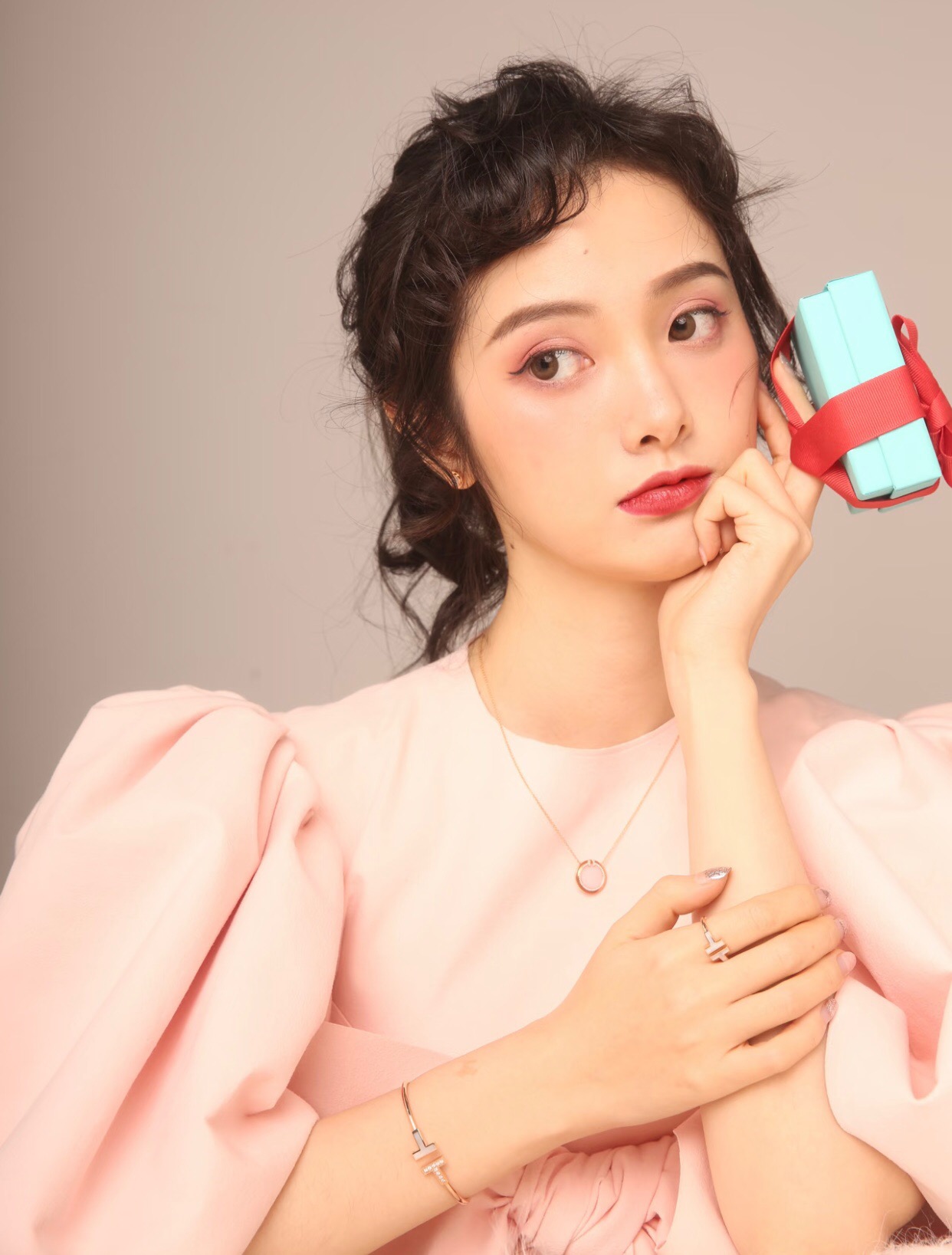 【Tiffany*帝芙尼最新款🆕🆕银色白贝钱币项链】一致官网黄铜材质，非常的上镜‼️设计很特别值得入手。