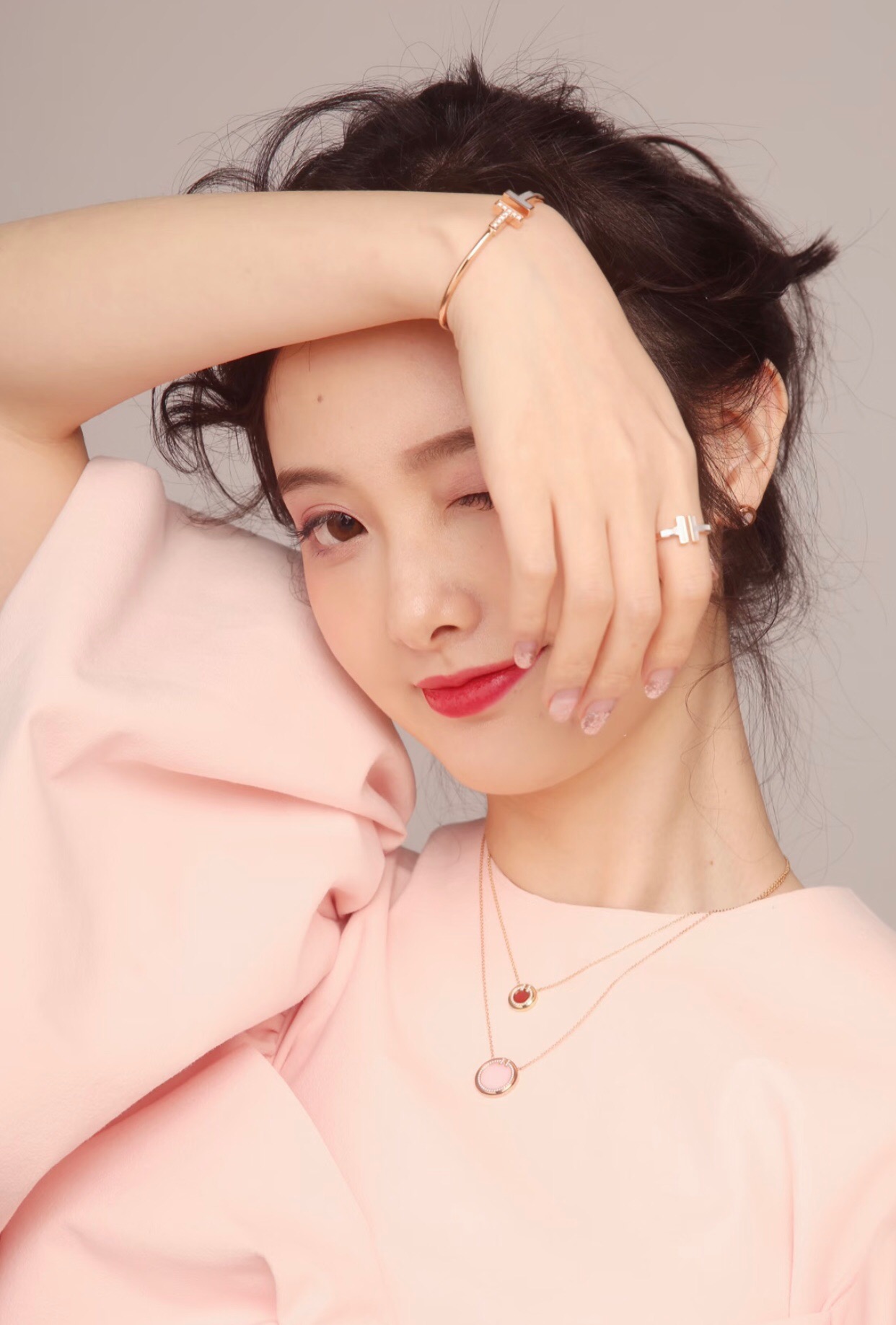 【Tiffany*帝芙尼最新款🆕🆕玫瑰金白贝钱币项链】一致官网黄铜材质，非常的上镜‼️设计很特别值得入手