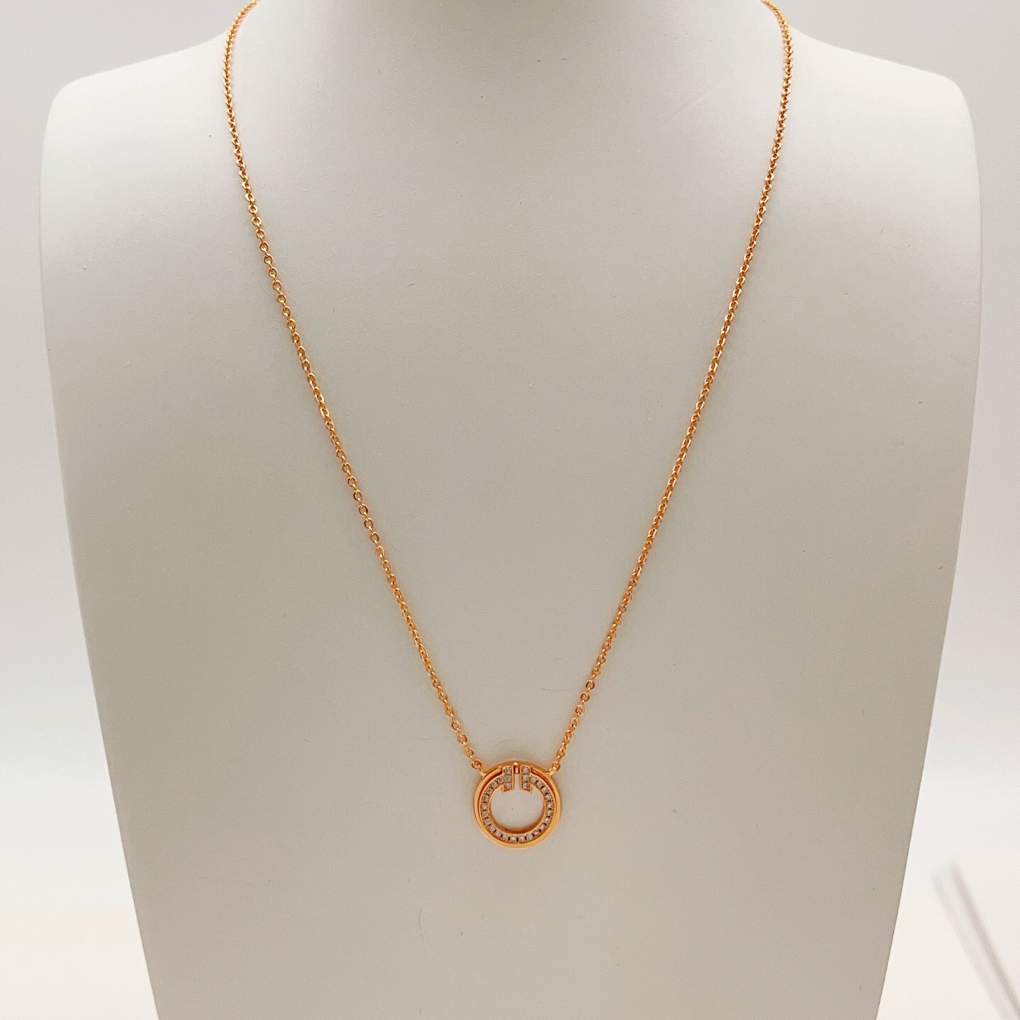【Tiffany*帝芙尼最新款🆕🆕玫瑰金白贝钱币项链】一致官网黄铜材质，非常的上镜‼️设计很特别值得入手