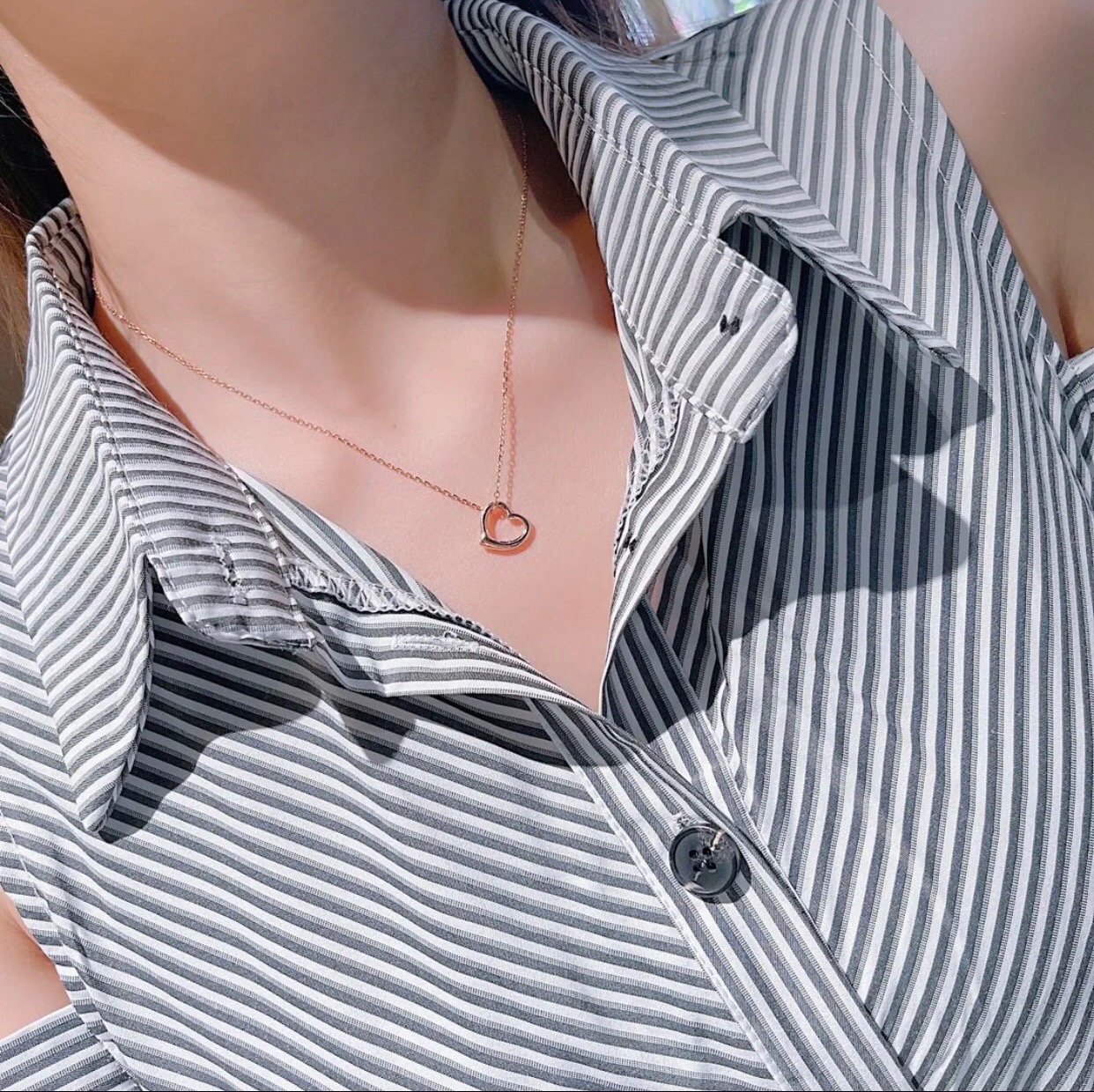 【Tiffany*帝芙尼最新款🆕🆕玫瑰金爱心项链】一致官网黄铜材质，非常的上镜‼️设计很特别值得入手。高