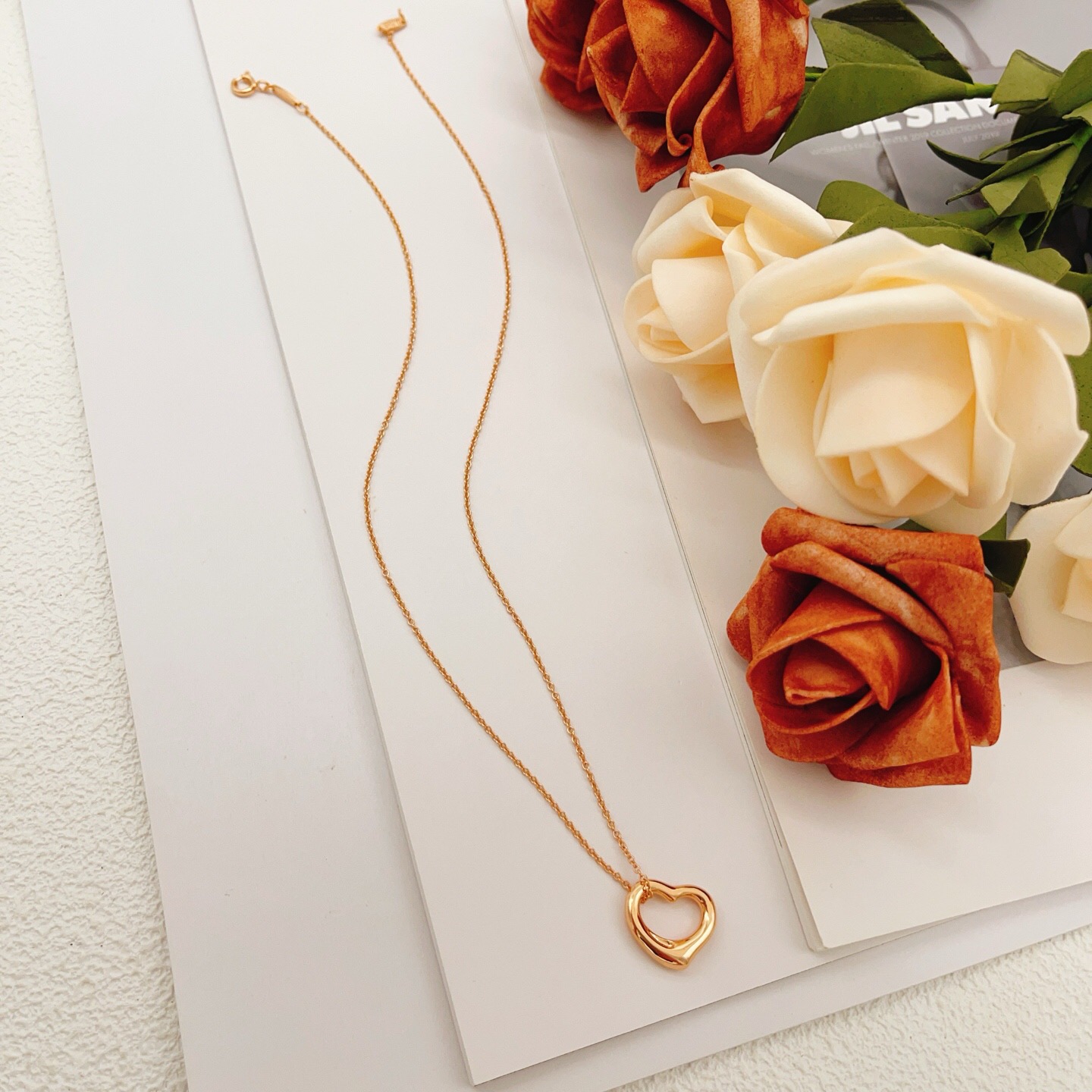 【Tiffany*帝芙尼最新款🆕🆕玫瑰金爱心项链】一致官网黄铜材质，非常的上镜‼️设计很特别值得入手。高