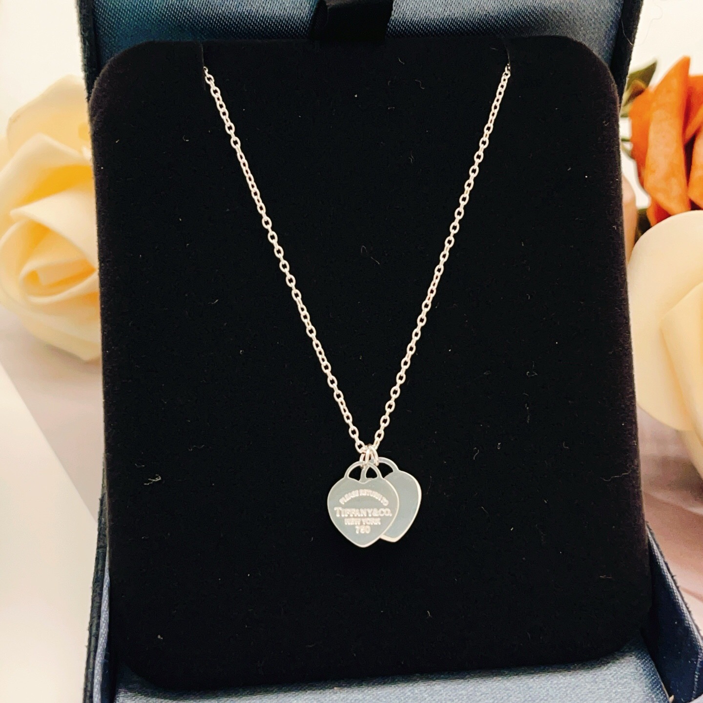 【Tiffany*帝芙尼最新款🆕🆕银色光面双爱心项链】一致官网黄铜材质，非常的上镜‼️设计很特别值得入手