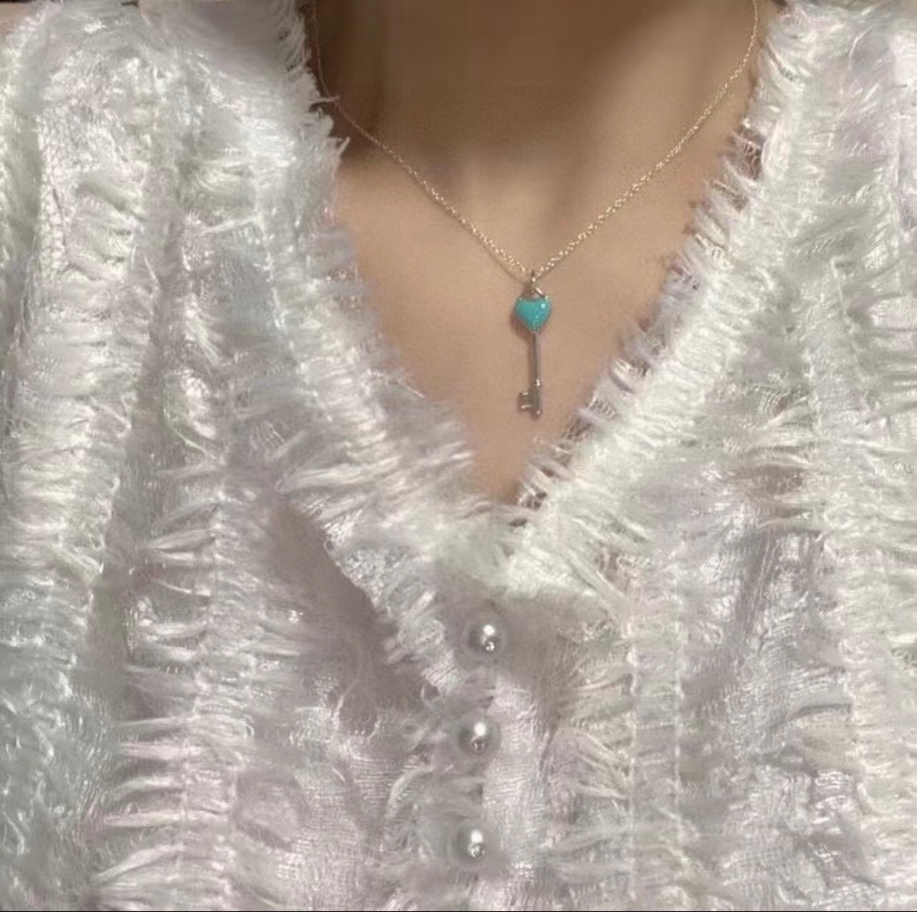 【Tiffany*帝芙尼最新款🆕🆕银色蓝锁匙项链】一致官网黄铜材质，非常的上镜‼️设计很特别值得入手。高