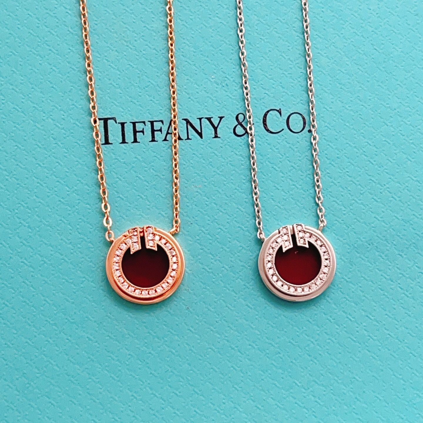 【Tiffany*帝芙尼最新款🆕🆕银色红贝钱币项链】一致官网黄铜材质，非常的上镜‼️设计很特别值得入手。