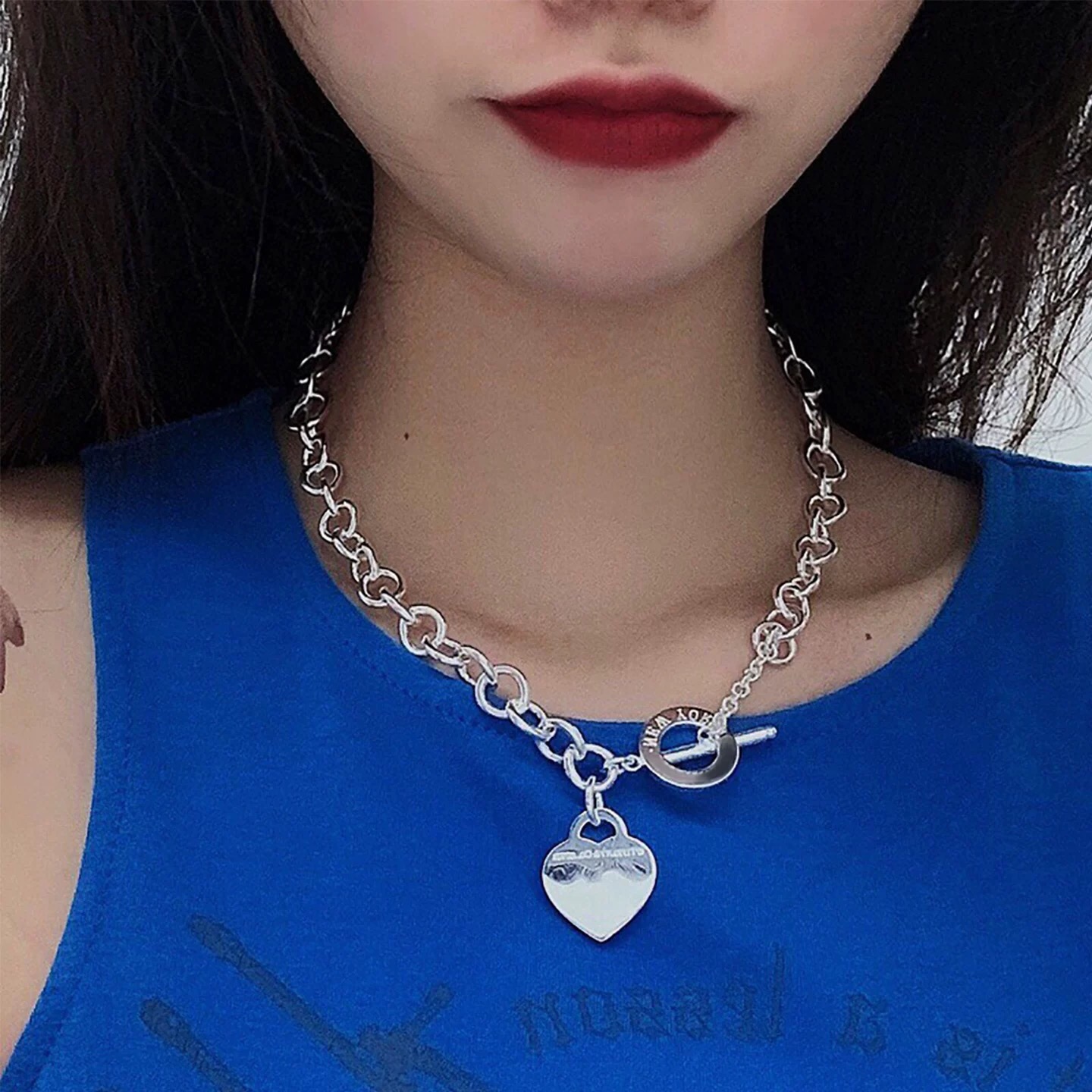 【Tiffany*帝芙尼最新款🆕🆕银色光面爱心项链】一致官网黄铜材质，非常的上镜‼️设计很特别值得入手。