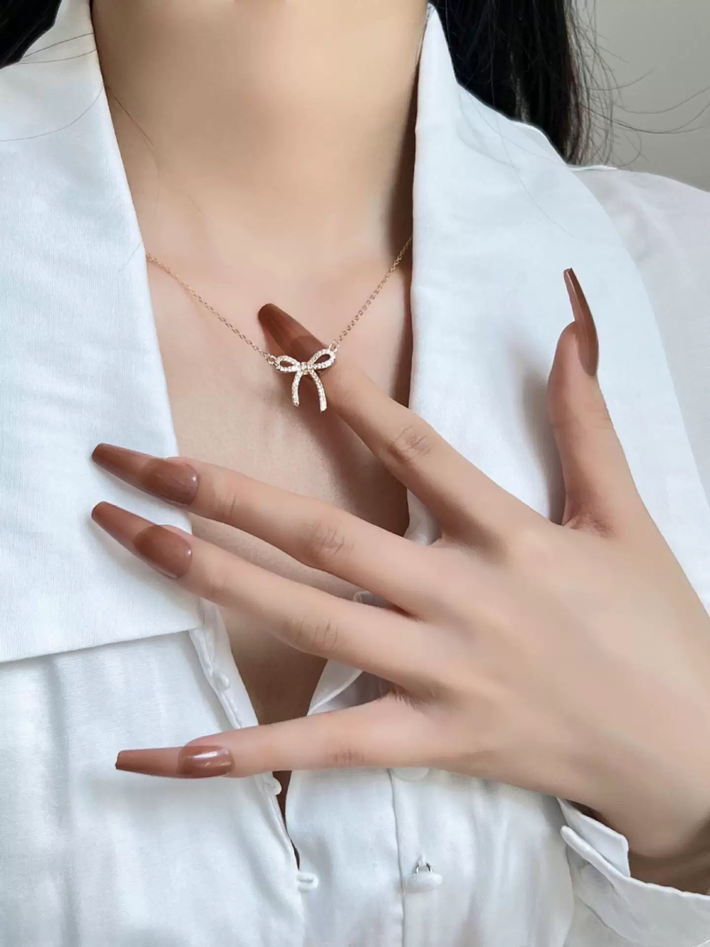 【Tiffany*帝芙尼最新款🆕🆕玫瑰金蝴蝶结项链】一致官网黄铜材质，非常的上镜‼️设计很特别值得入手。