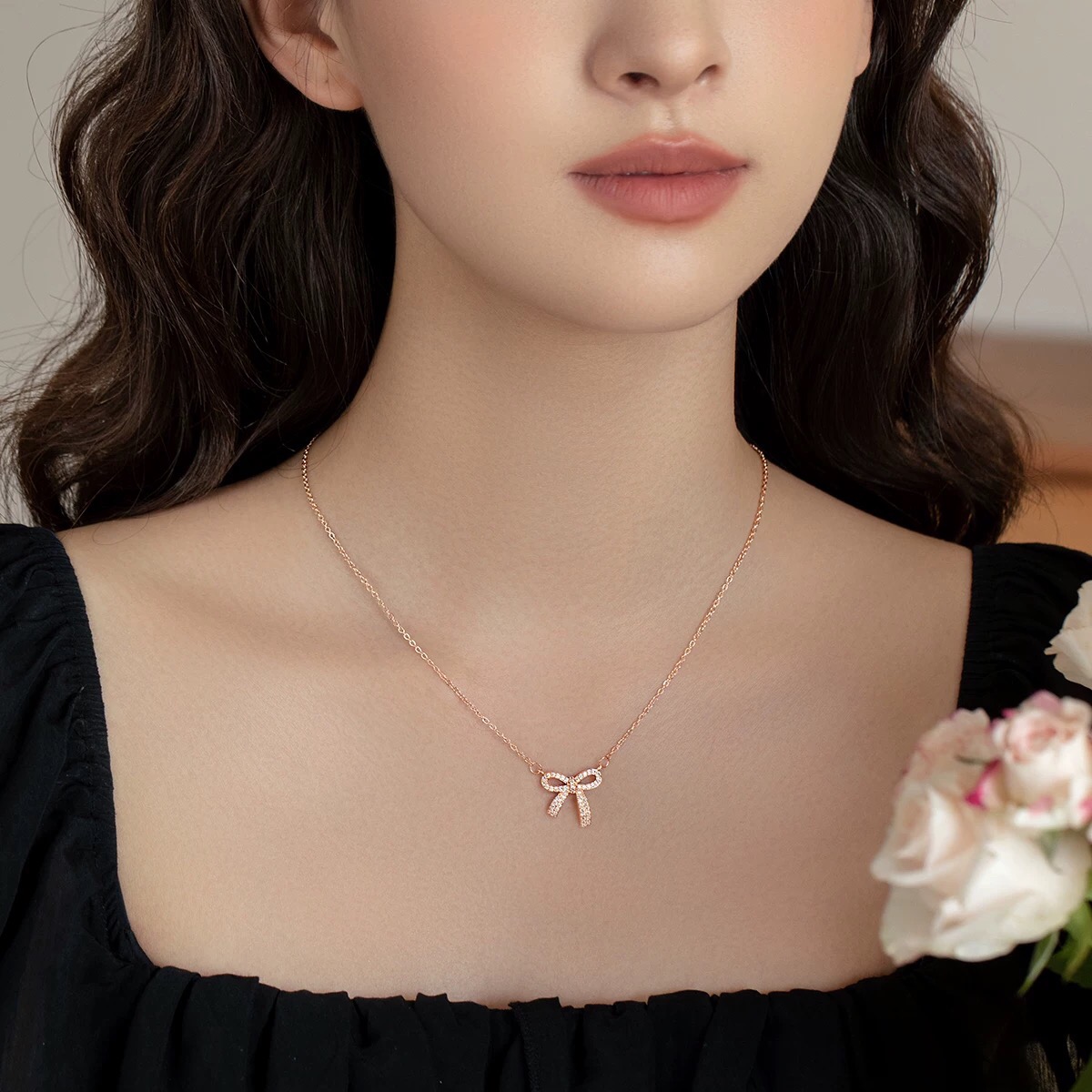 【Tiffany*帝芙尼最新款🆕🆕玫瑰金蝴蝶结项链】一致官网黄铜材质，非常的上镜‼️设计很特别值得入手。