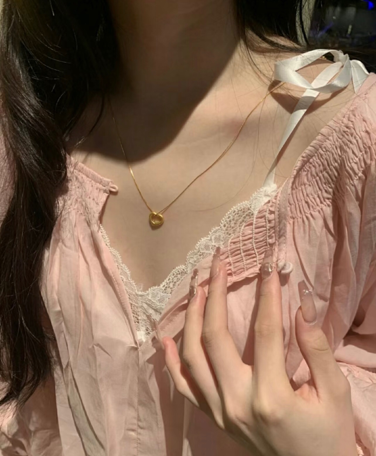 【Tiffany*帝芙尼最新款🆕🆕金色镶钻爱心项链】一致官网黄铜材质，非常的上镜‼️设计很特别值得入手。