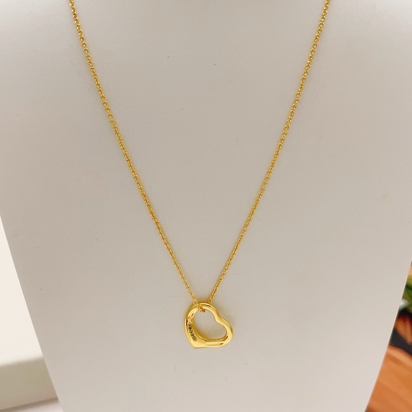 【Tiffany*帝芙尼最新款🆕🆕金色镶钻爱心项链】一致官网黄铜材质，非常的上镜‼️设计很特别值得入手。