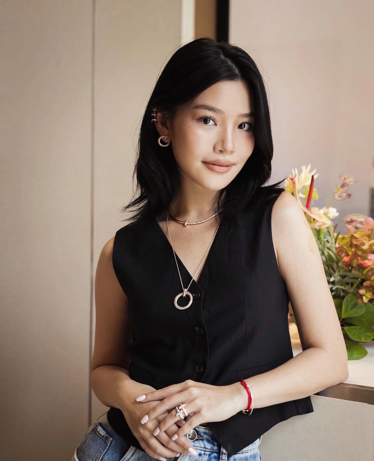 【Tiffany*帝芙尼最新款🆕🆕金色满钻大圆形项链】一致官网黄铜材质，非常的上镜‼️设计很特别值得入手