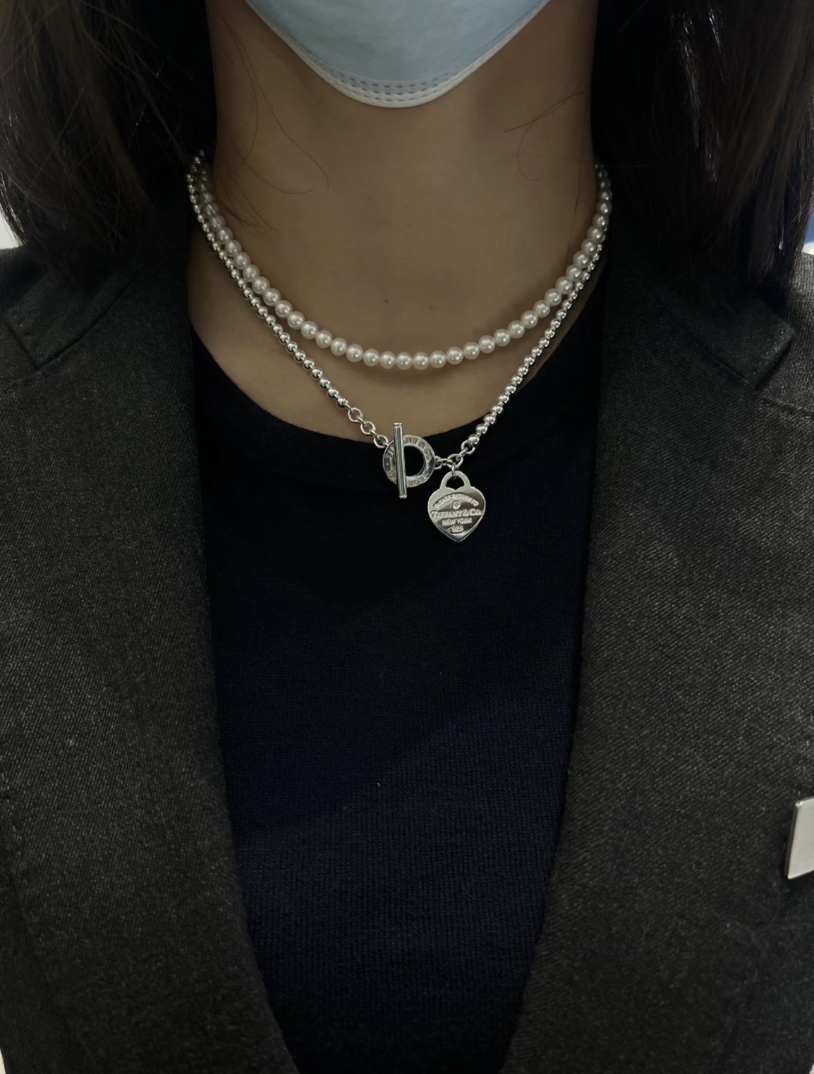 【Tiffany*帝芙尼最新款🆕🆕银色珍珠爱心项链】一致官网黄铜材质，非常的上镜‼️设计很特别值得入手。
