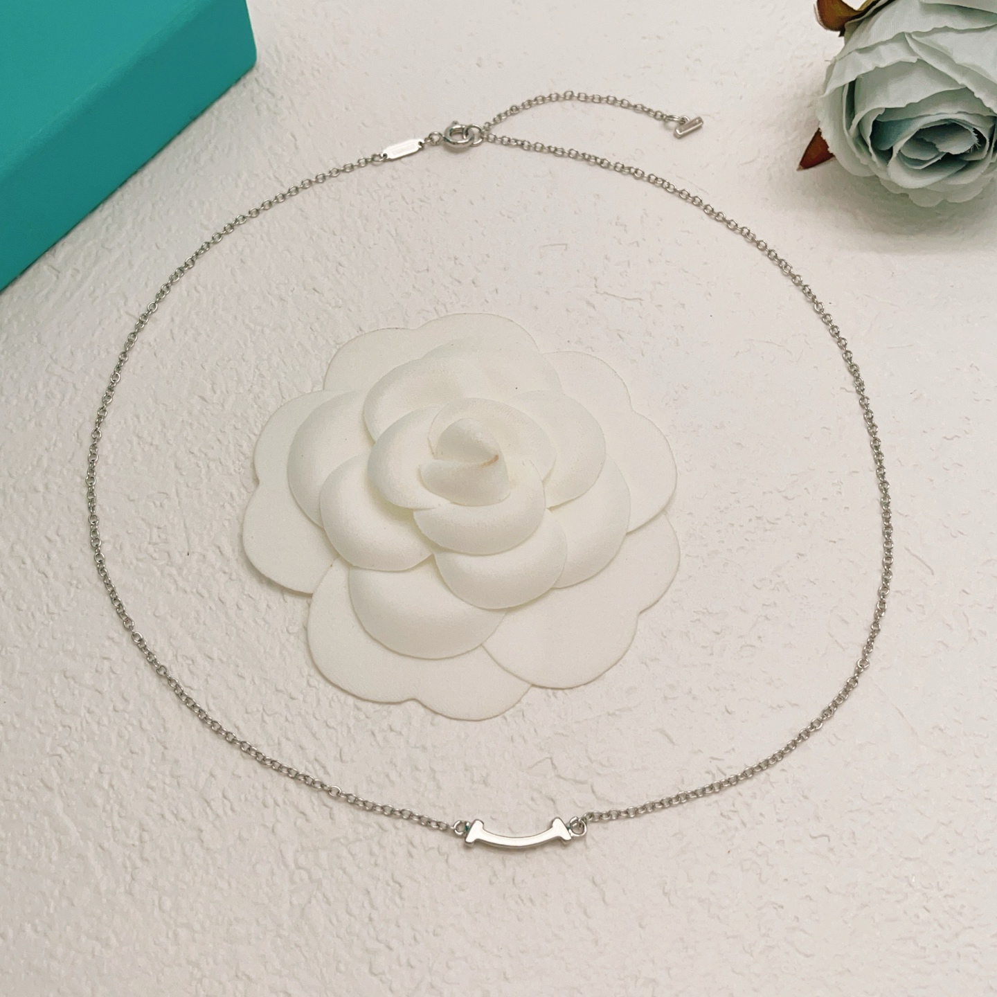 【Tiffany*帝芙尼最新款🆕🆕银色光面笑脸小号项链】一致官网黄铜材质，非常的上镜‼️设计很特别值得入