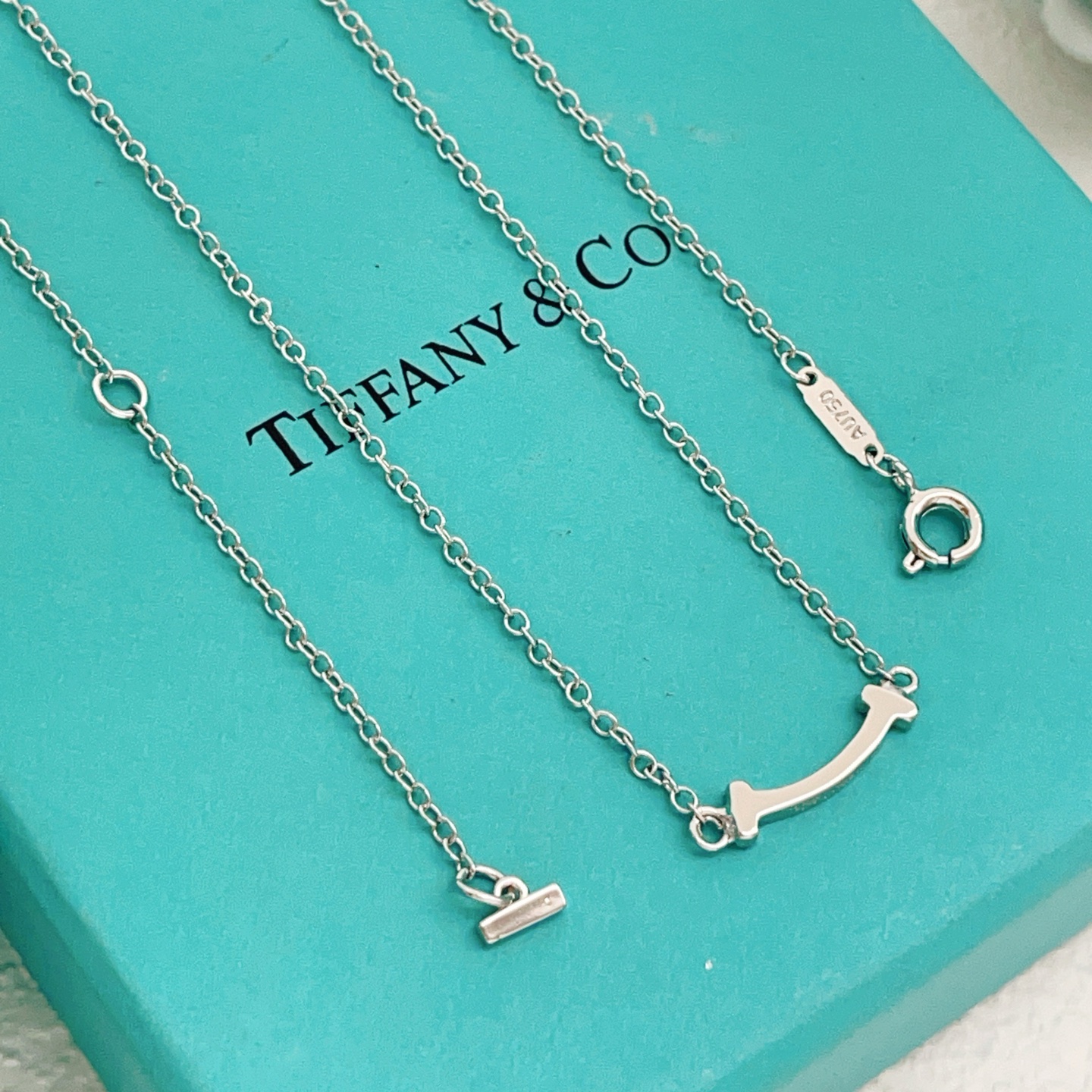 【Tiffany*帝芙尼最新款🆕🆕银色光面笑脸小号项链】一致官网黄铜材质，非常的上镜‼️设计很特别值得入