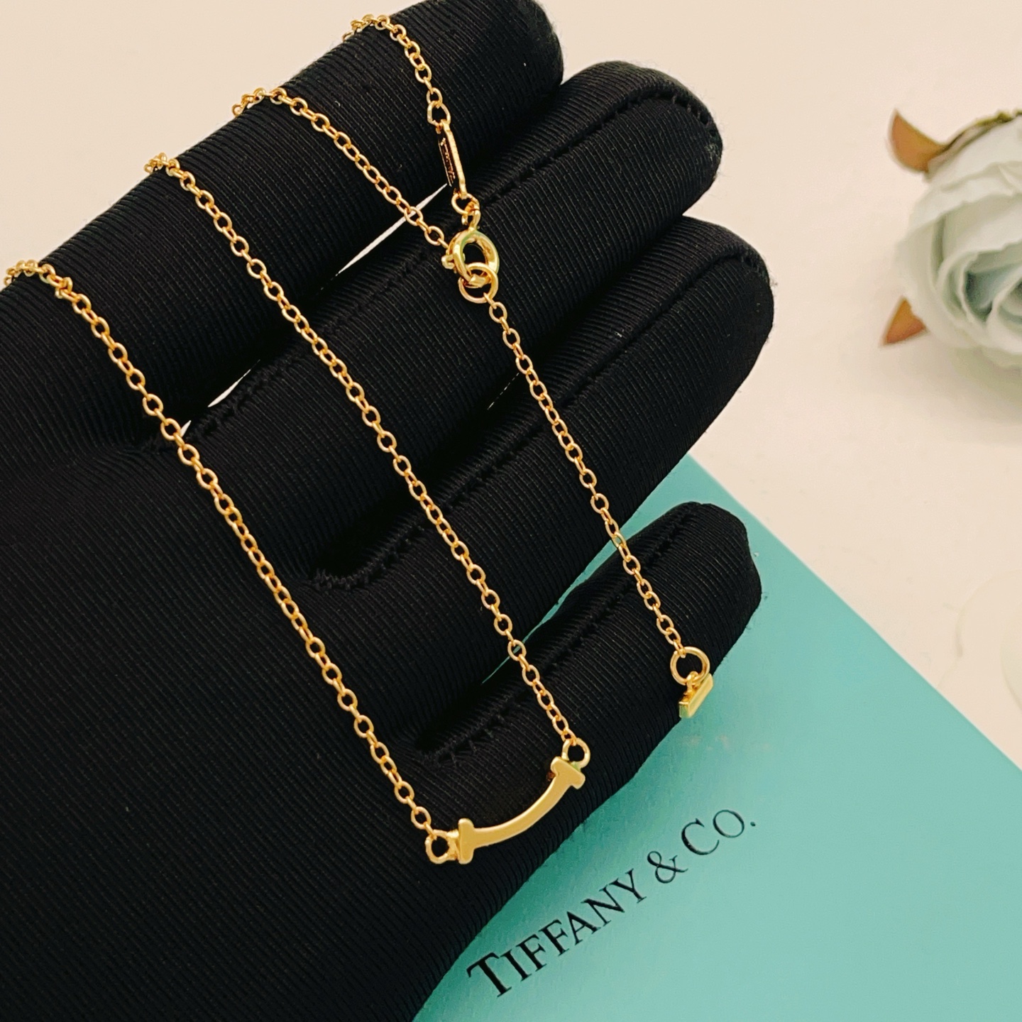 【Tiffany*帝芙尼最新款🆕🆕金色光面笑脸小号项链】一致官网黄铜材质，非常的上镜‼️设计很特别值得入