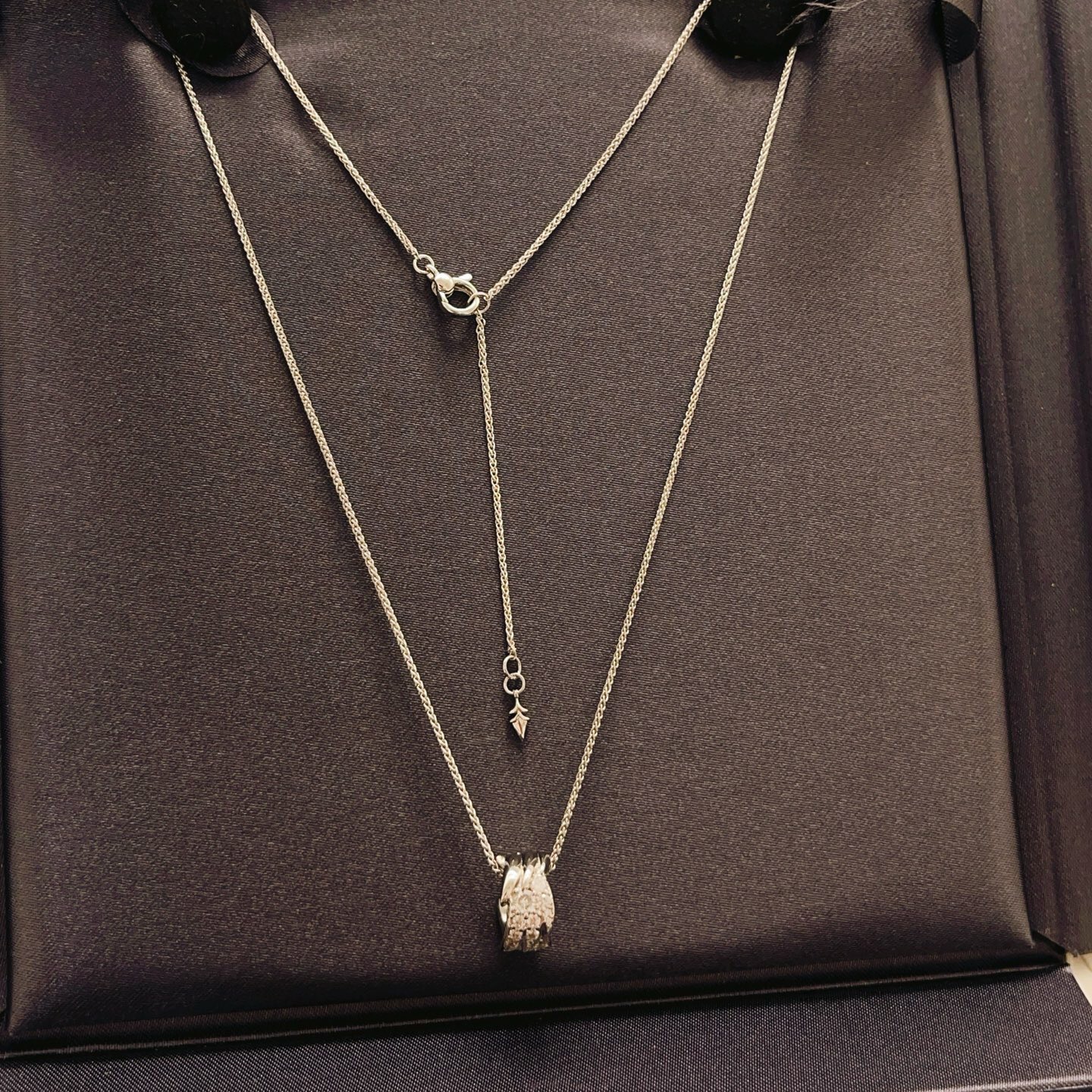 【Tiffany*帝芙尼最新款🆕🆕银色镶钻翅膀项链】一致官网黄铜材质，非常的上镜‼️设计很特别值得入手。