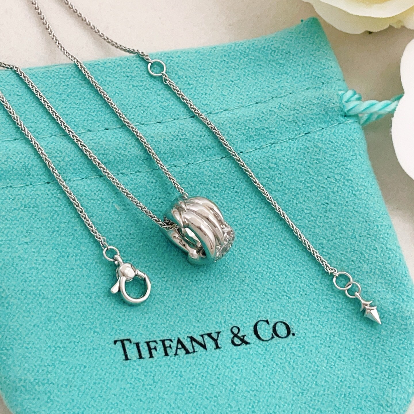 【Tiffany*帝芙尼最新款🆕🆕银色镶钻翅膀项链】一致官网黄铜材质，非常的上镜‼️设计很特别值得入手。