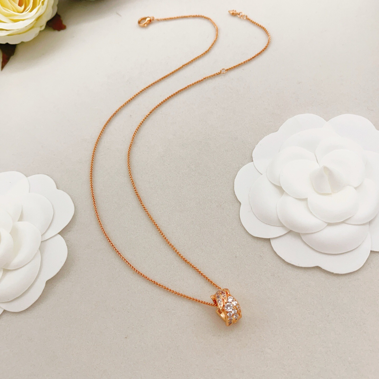 【Tiffany*帝芙尼最新款🆕🆕玫瑰金镶钻翅膀项链】一致官网黄铜材质，非常的上镜‼️设计很特别值得入手