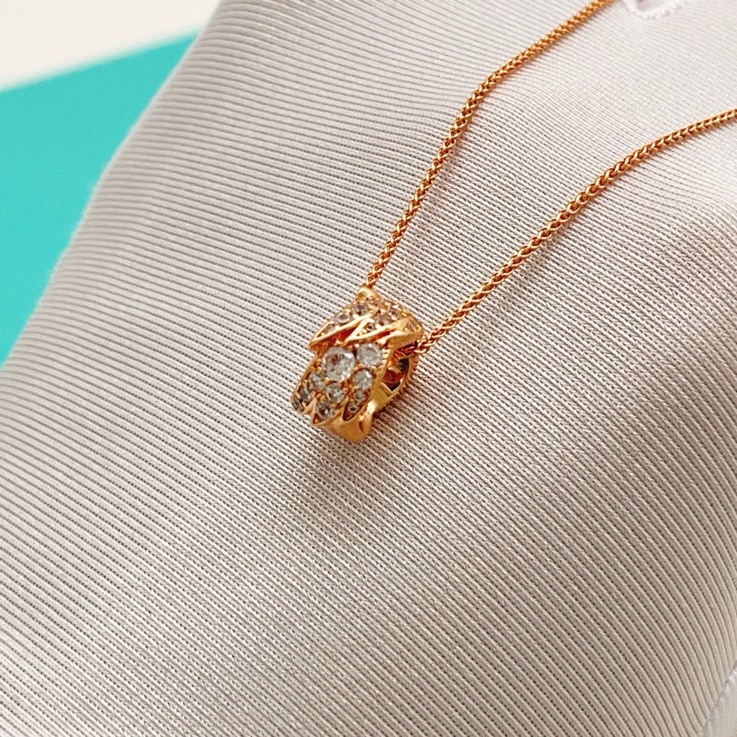 【Tiffany*帝芙尼最新款🆕🆕玫瑰金镶钻翅膀项链】一致官网黄铜材质，非常的上镜‼️设计很特别值得入手