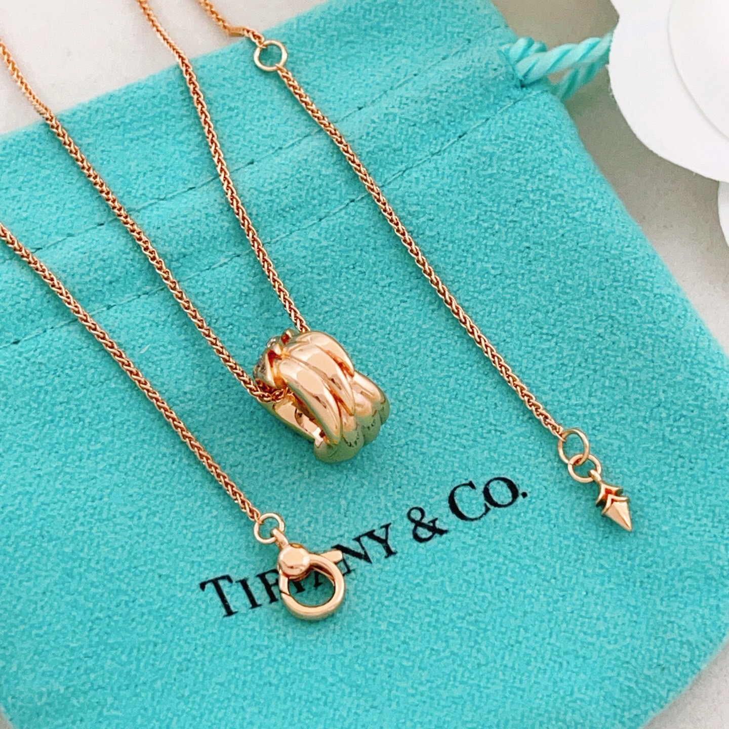 【Tiffany*帝芙尼最新款🆕🆕玫瑰金镶钻翅膀项链】一致官网黄铜材质，非常的上镜‼️设计很特别值得入手