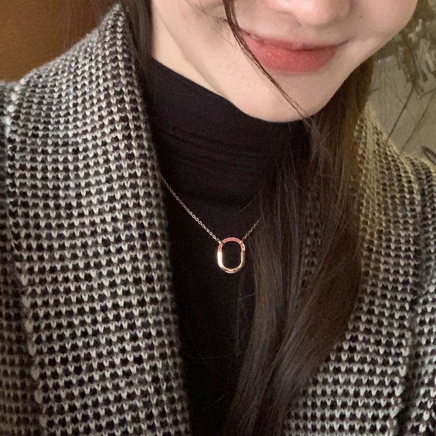 【Tiffany*帝芙尼最新款🆕🆕玫瑰金半钻红钻U锁项链】一致官网黄铜材质，非常的上镜‼️设计很特别值得