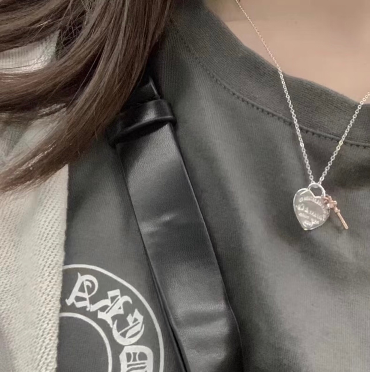 【Tiffany*帝芙尼最新款🆕🆕银色爱心锁匙项链】一致官网黄铜材质，非常的上镜‼️设计很特别值得入手。