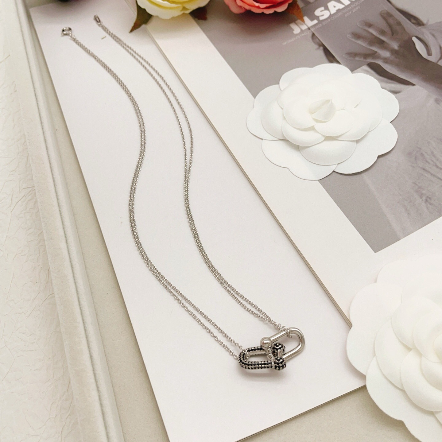 【Tiffany*帝芙尼最新款🆕🆕银色黑钻双链马蹄项链】一致官网黄铜材质，非常的上镜‼️设计很特别值得入
