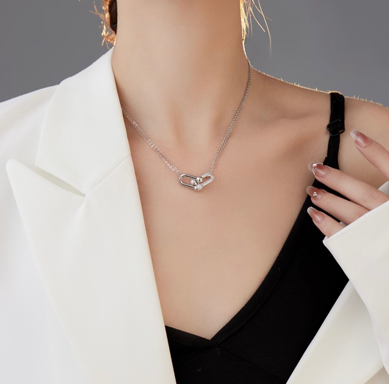 【Tiffany*帝芙尼最新款🆕🆕银色黑钻双链马蹄项链】一致官网黄铜材质，非常的上镜‼️设计很特别值得入