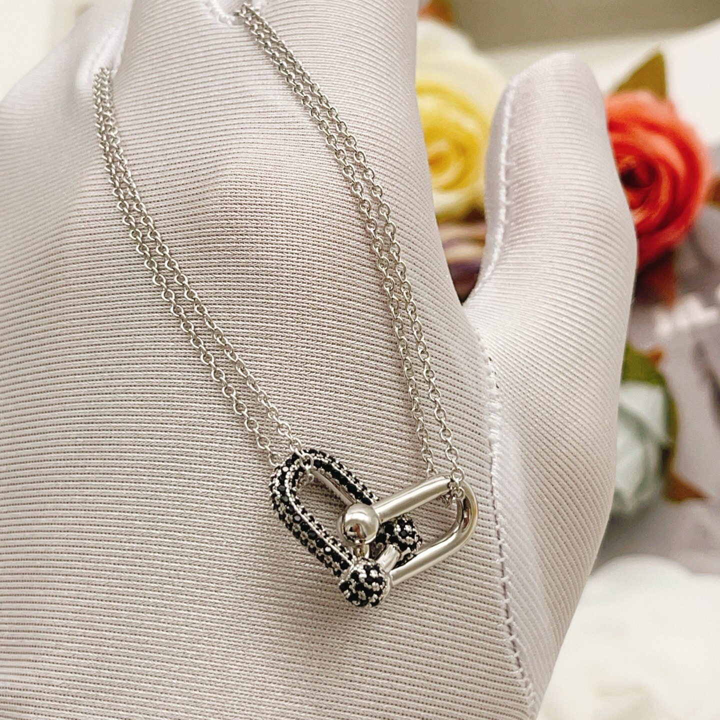 【Tiffany*帝芙尼最新款🆕🆕银色黑钻双链马蹄项链】一致官网黄铜材质，非常的上镜‼️设计很特别值得入