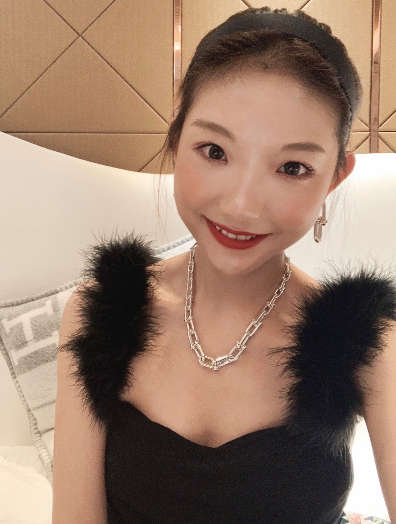 【Tiffany*帝芙尼最新款🆕🆕金色光面渐变马蹄项链】一致官网黄铜材质，非常的上镜‼️设计很特别值得入