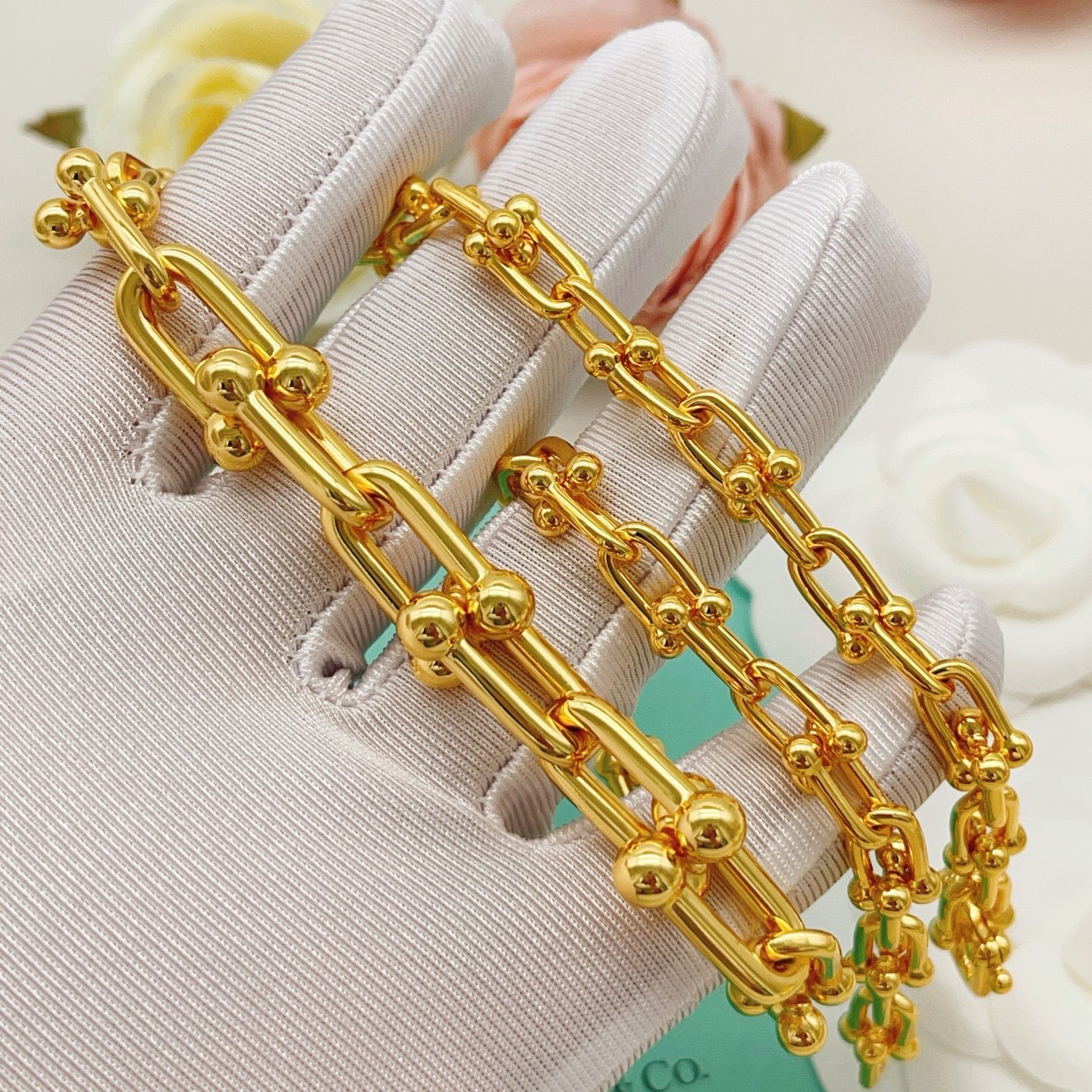 【Tiffany*帝芙尼最新款🆕🆕金色光面渐变马蹄项链】一致官网黄铜材质，非常的上镜‼️设计很特别值得入