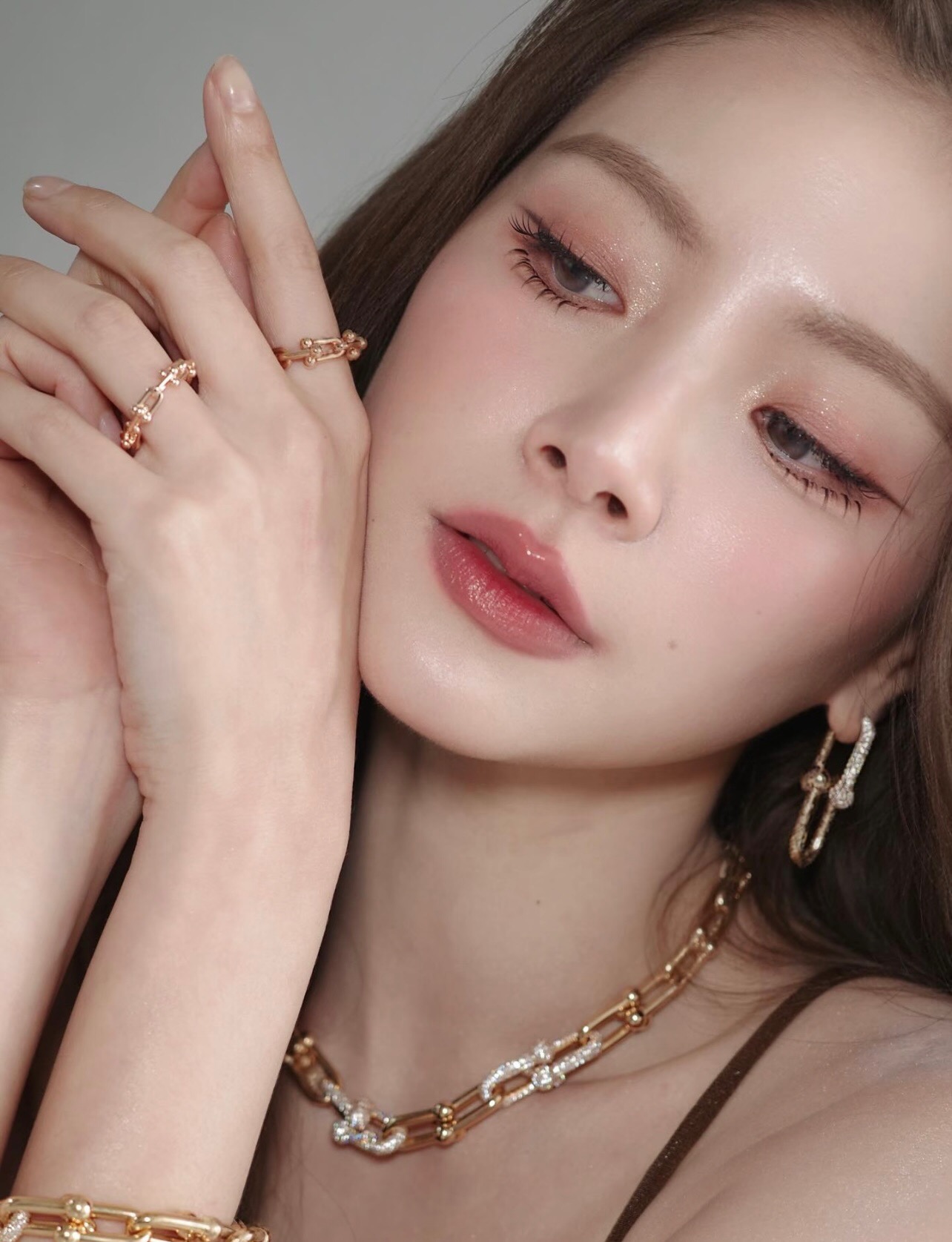 【Tiffany*帝芙尼最新款🆕🆕金色镶钻渐变马蹄项链】一致官网黄铜材质，非常的上镜‼️设计很特别值得入