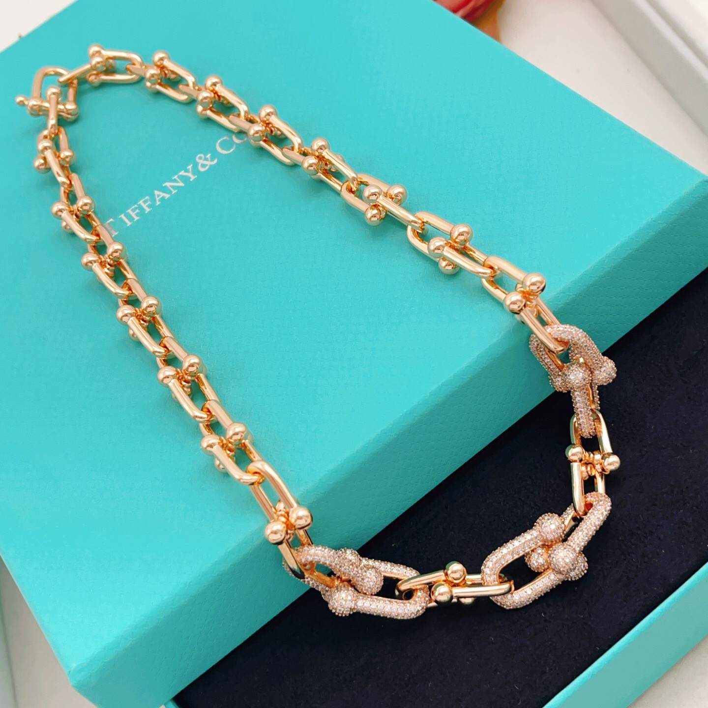 【Tiffany*帝芙尼最新款🆕🆕玫瑰金镶钻渐变马蹄项链】一致官网黄铜材质，非常的上镜‼️设计很特别值得入手高级手工坊系