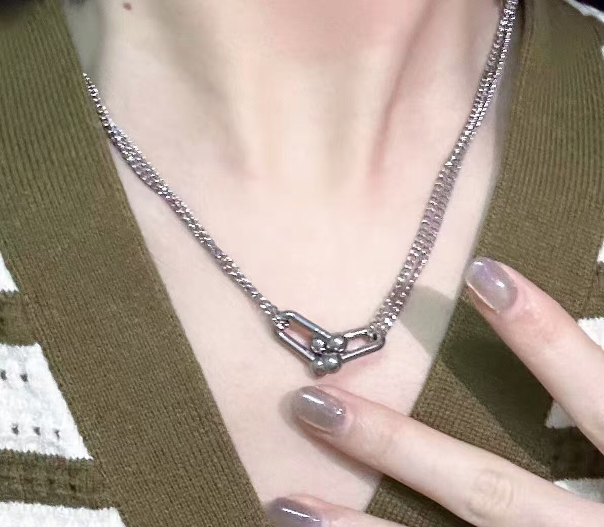 【Tiffany*帝芙尼最新款🆕🆕银色双链光面马蹄项链】一致官网黄铜材质，非常的上镜‼️设计很特别值得入