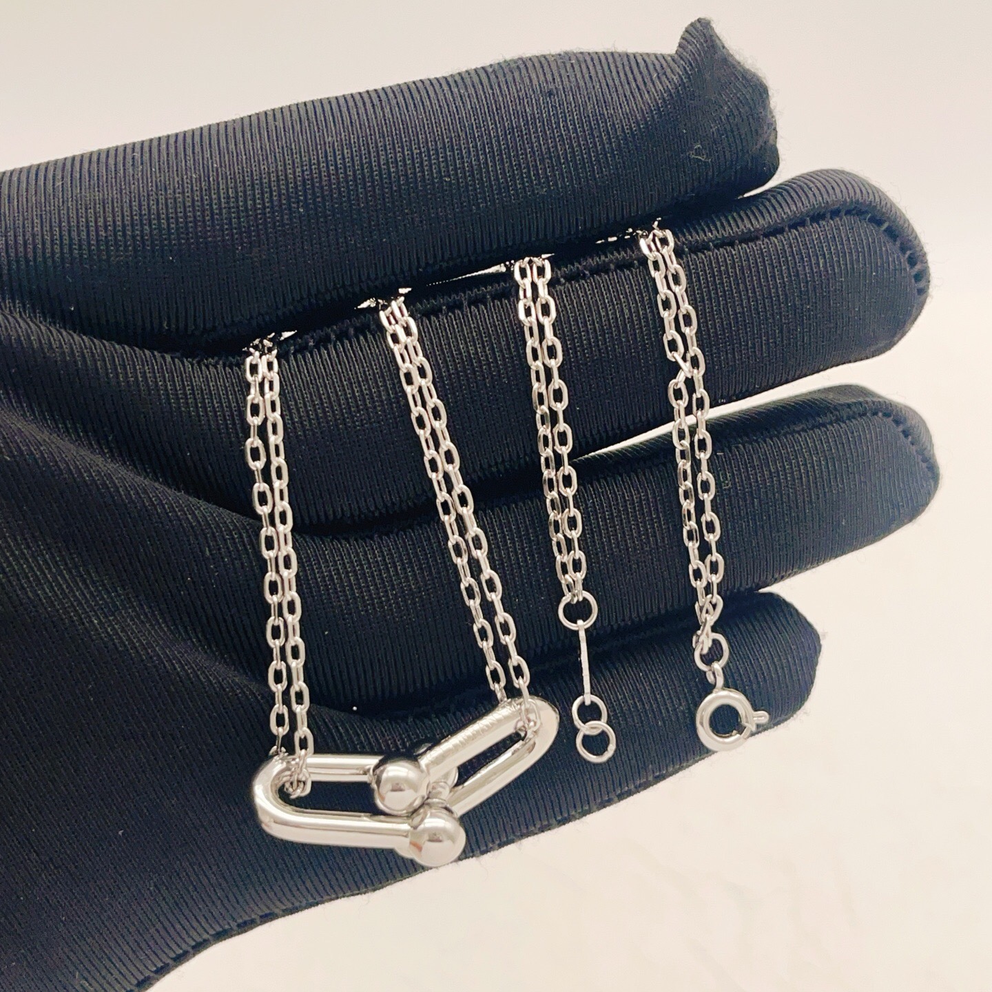 【Tiffany*帝芙尼最新款🆕🆕银色双链光面马蹄项链】一致官网黄铜材质，非常的上镜‼️设计很特别值得入