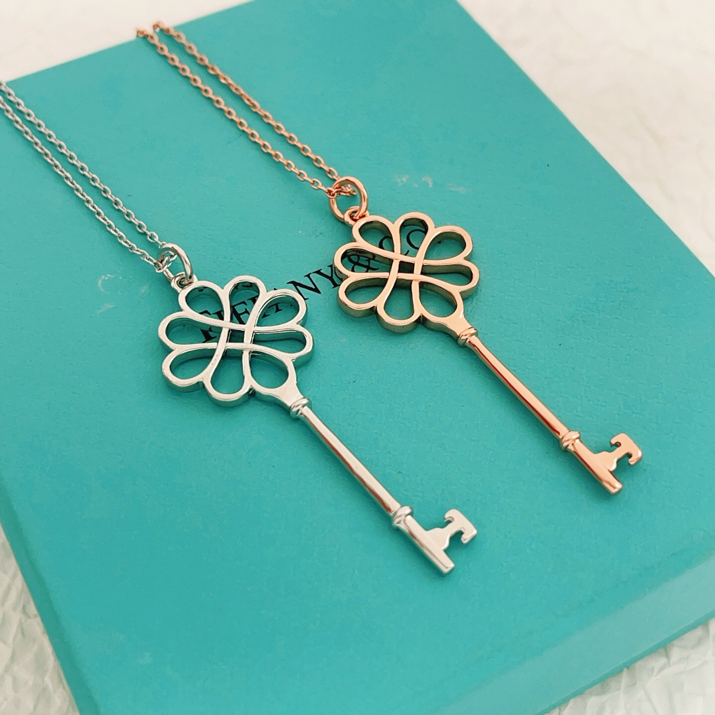 【Tiffany*帝芙尼最新款🆕🆕银色光面锁匙项链】一致官网黄铜材质，非常的抓狂红上镜‼️设计很特别值得