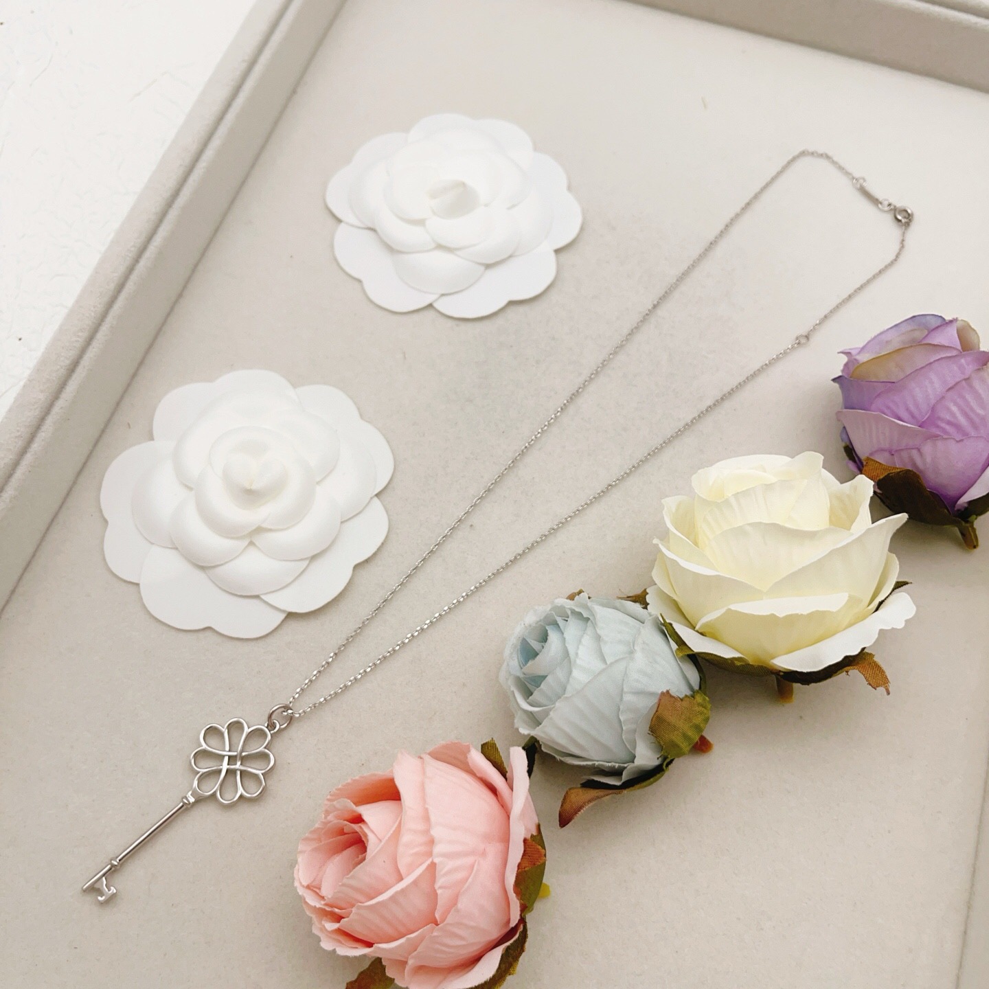 【Tiffany*帝芙尼最新款🆕🆕银色光面锁匙项链】一致官网黄铜材质，非常的抓狂红上镜‼️设计很特别值得
