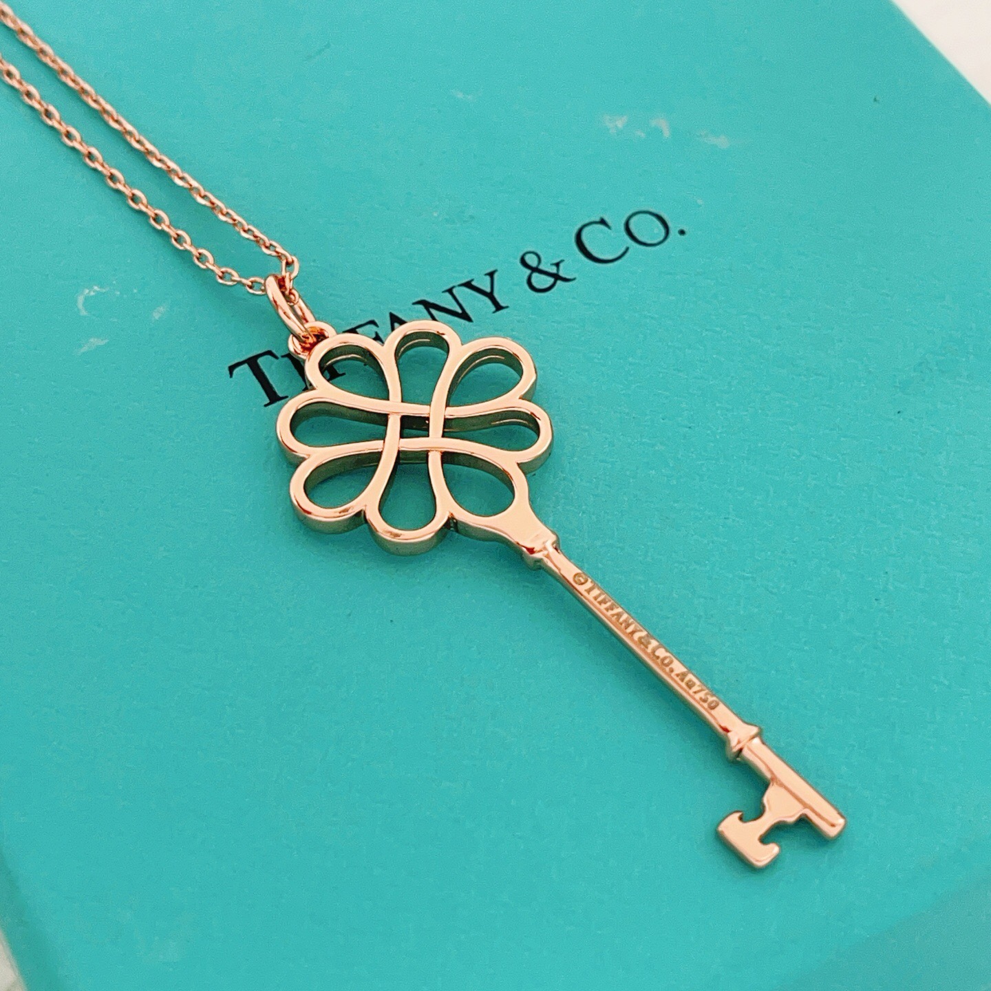 【Tiffany*帝芙尼最新款🆕🆕玫瑰金光面锁匙项链】一致官网黄铜材质，非常的上镜‼️设计很特别值得入手