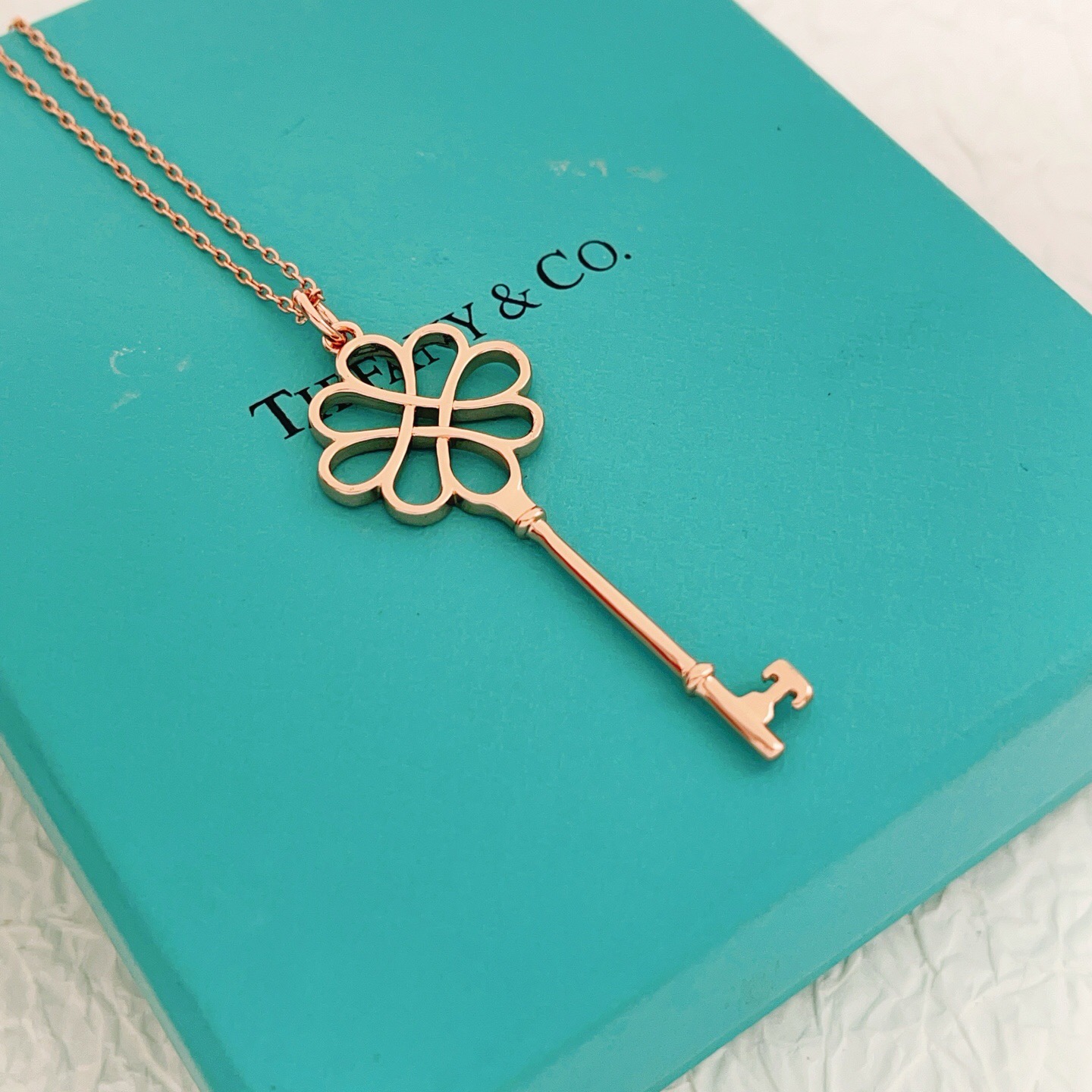 【Tiffany*帝芙尼最新款🆕🆕玫瑰金光面锁匙项链】一致官网黄铜材质，非常的上镜‼️设计很特别值得入手
