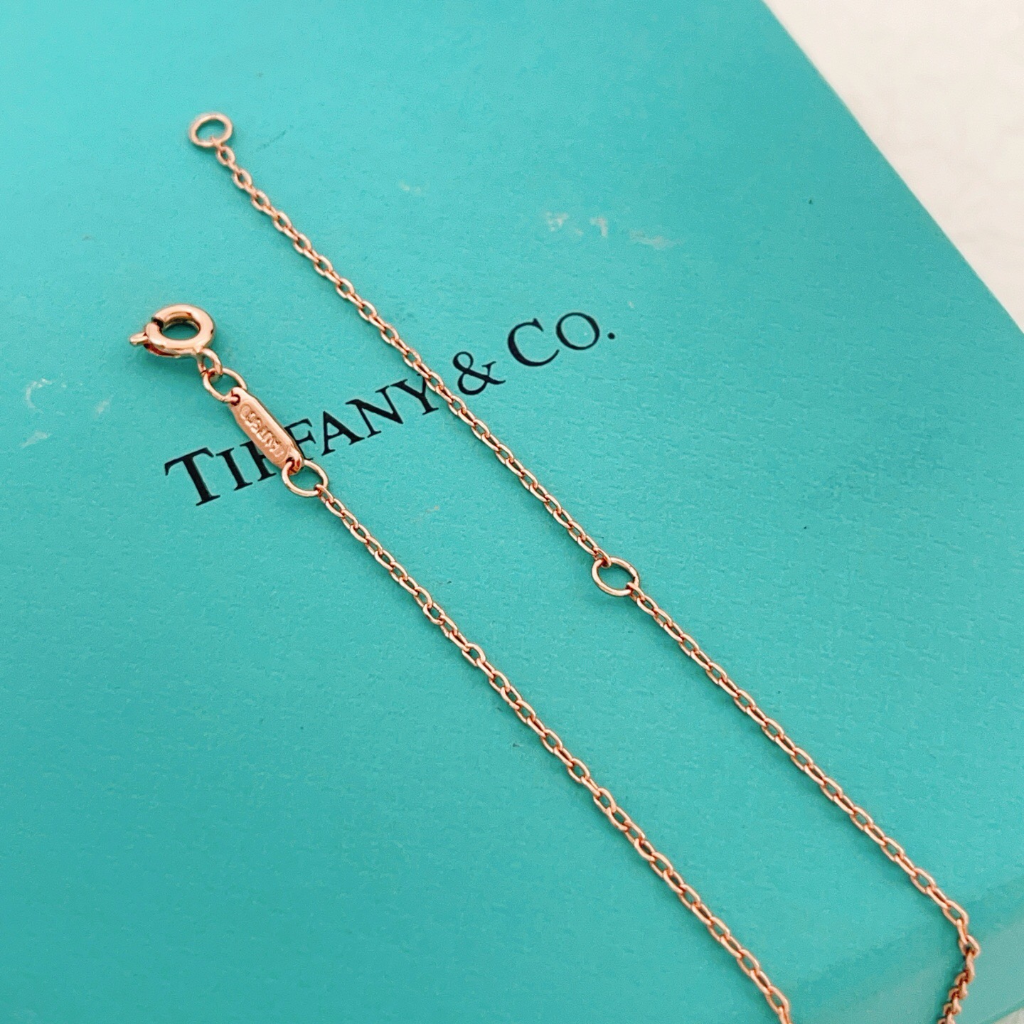 【Tiffany*帝芙尼最新款🆕🆕玫瑰金光面锁匙项链】一致官网黄铜材质，非常的上镜‼️设计很特别值得入手