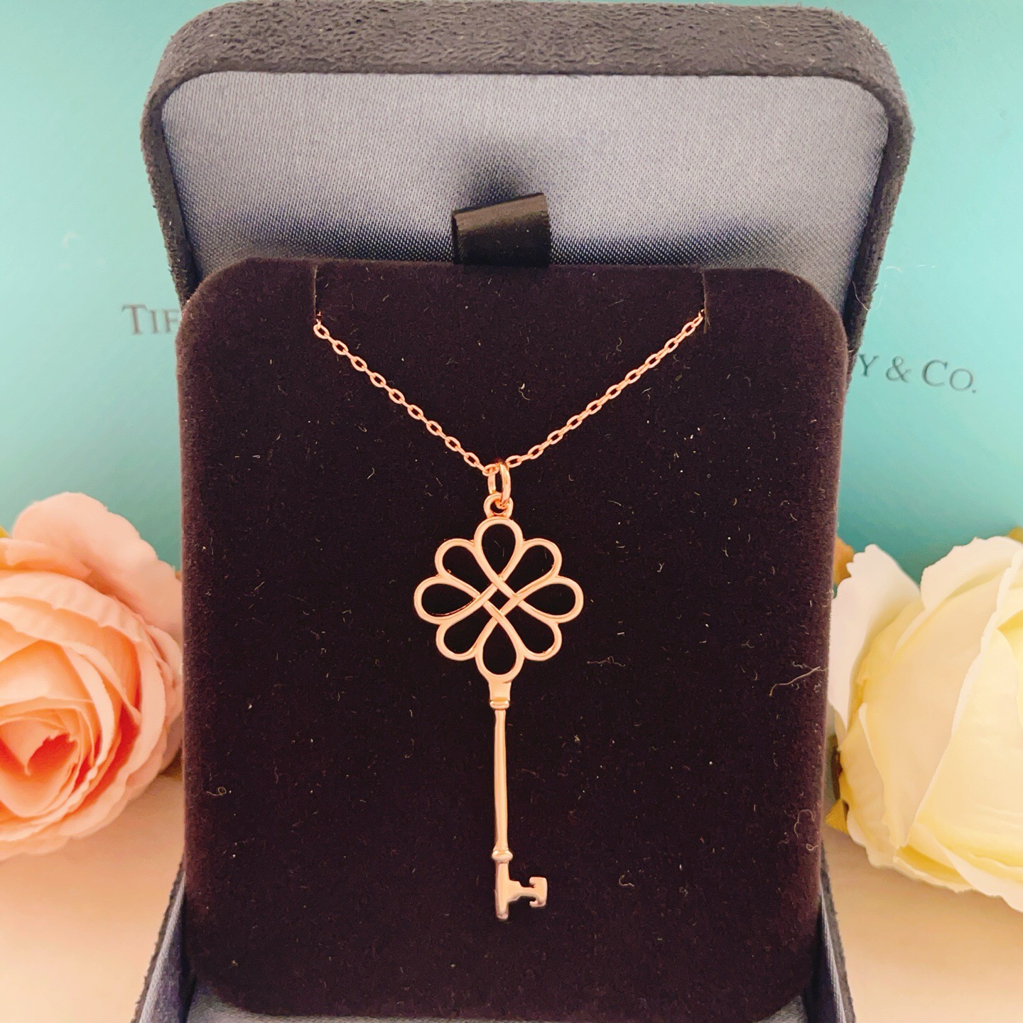 【Tiffany*帝芙尼最新款🆕🆕玫瑰金光面锁匙项链】一致官网黄铜材质，非常的上镜‼️设计很特别值得入手