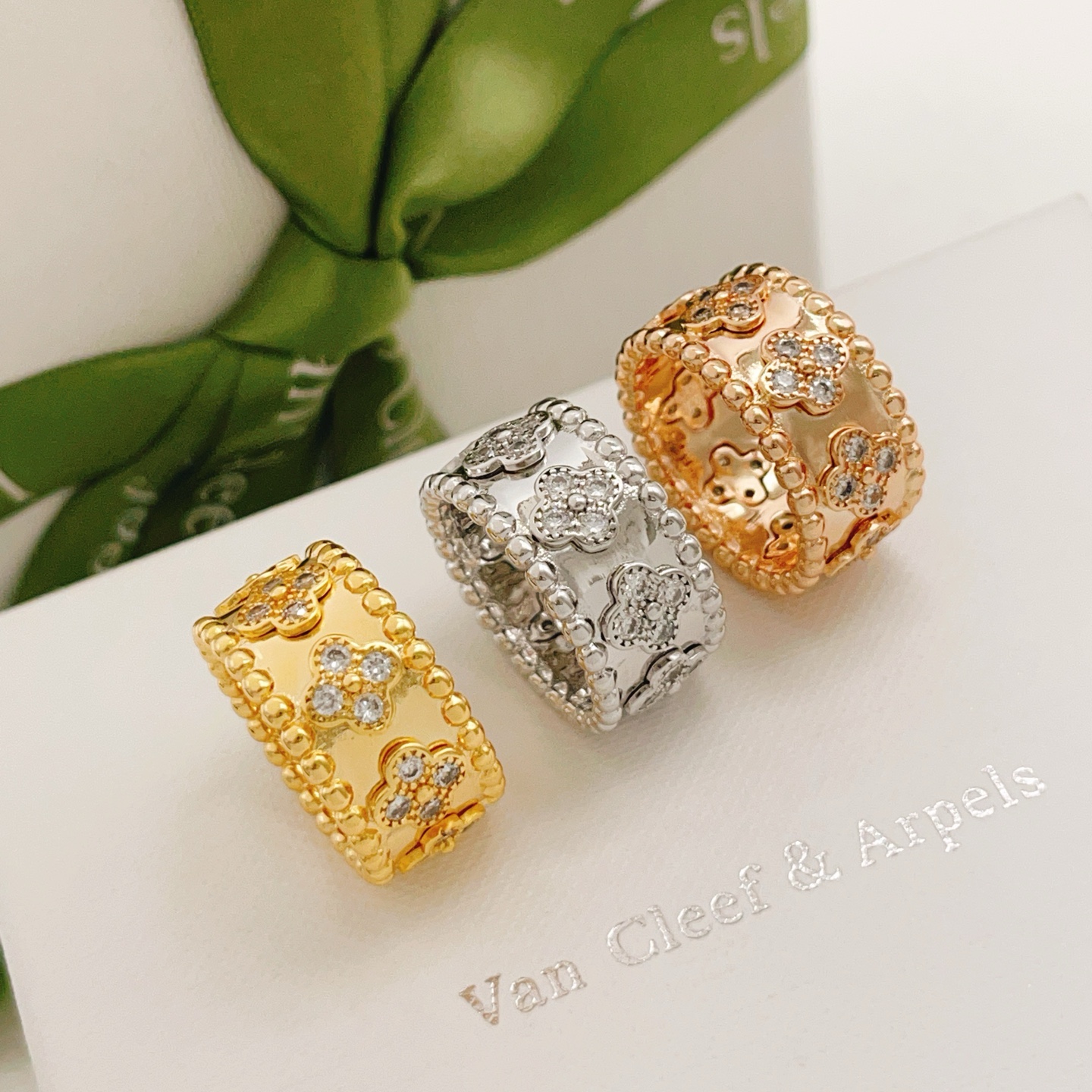 大小尺寸:6号、7号、8号【VanCleef*ArPel* 梵克雅宝最新款🆕🆕银色万花筒戒指】一致官网黄 大小尺寸:6号、7号、8号【VanCleef*ArPel* 梵克雅宝最新款🆕🆕银色万花筒戒指】一致官网黄