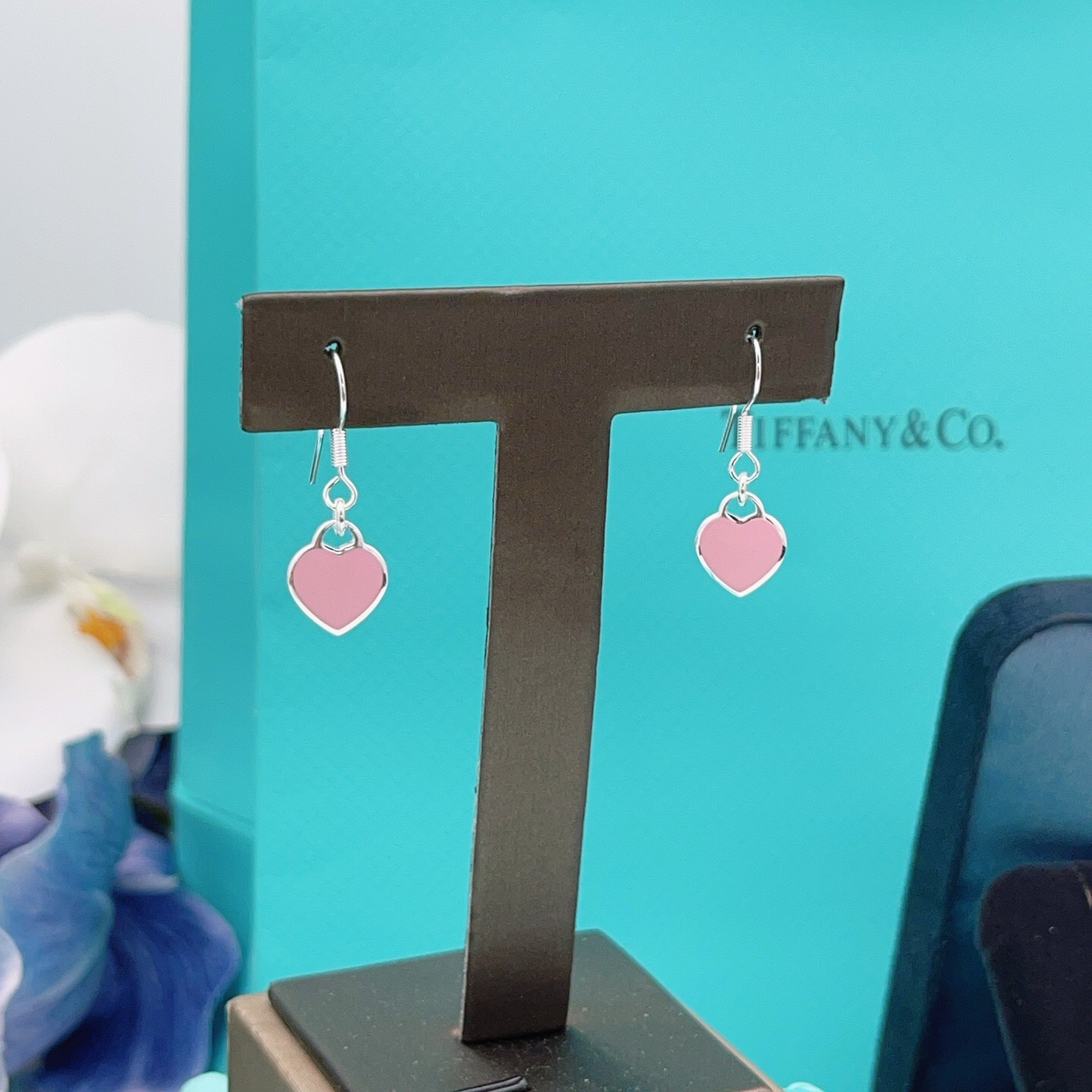 【Tiffany*帝芙尼最新款🆕🆕银色流苏粉贝爱心耳钉】一致官网黄铜材质，非常的上镜‼️设计很特别值得入