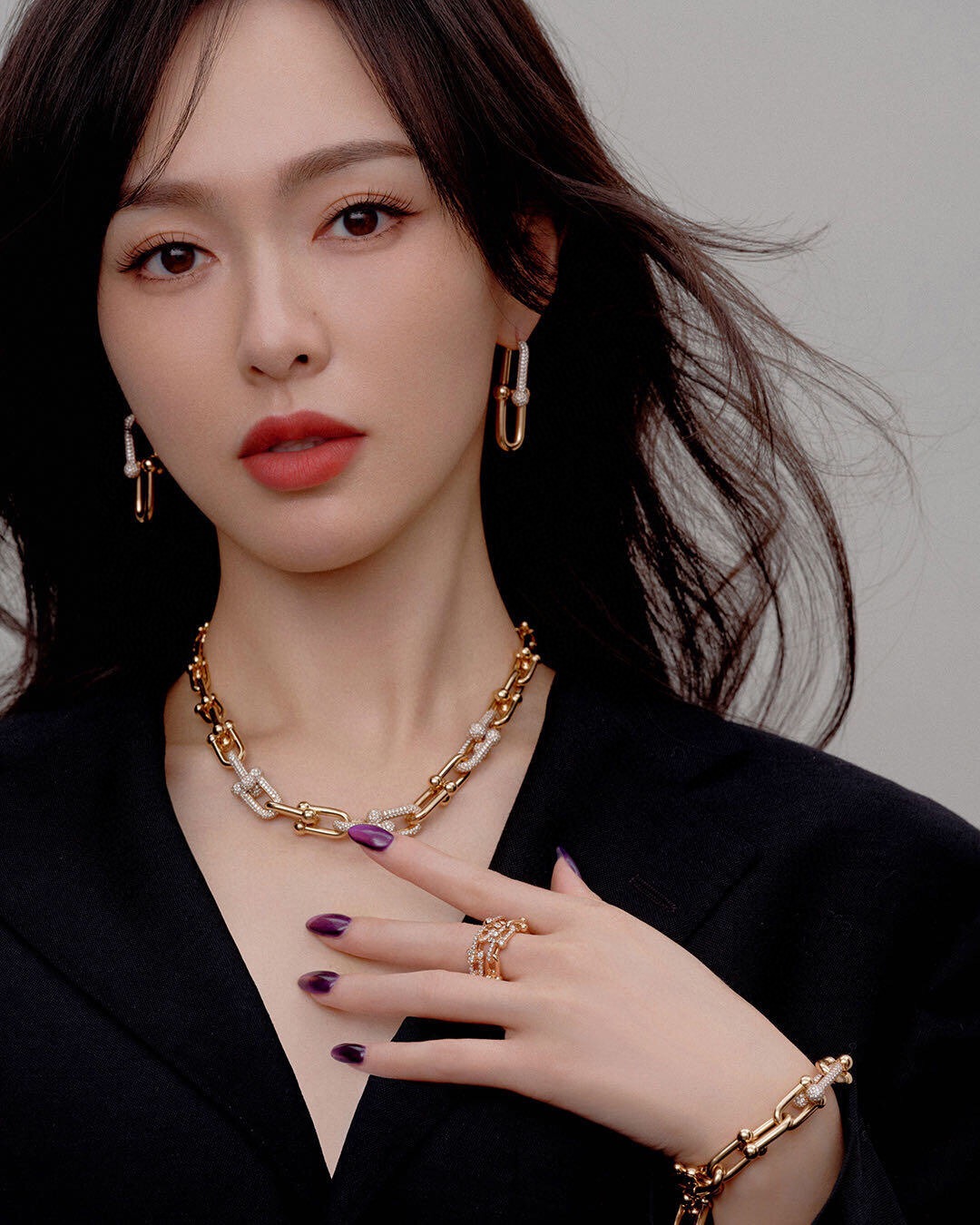 【Tiffany*帝芙尼最新款🆕🆕玫瑰金镶钻马蹄耳钉】一致官网黄铜材质，非常的上镜‼️设计很特别值得入手